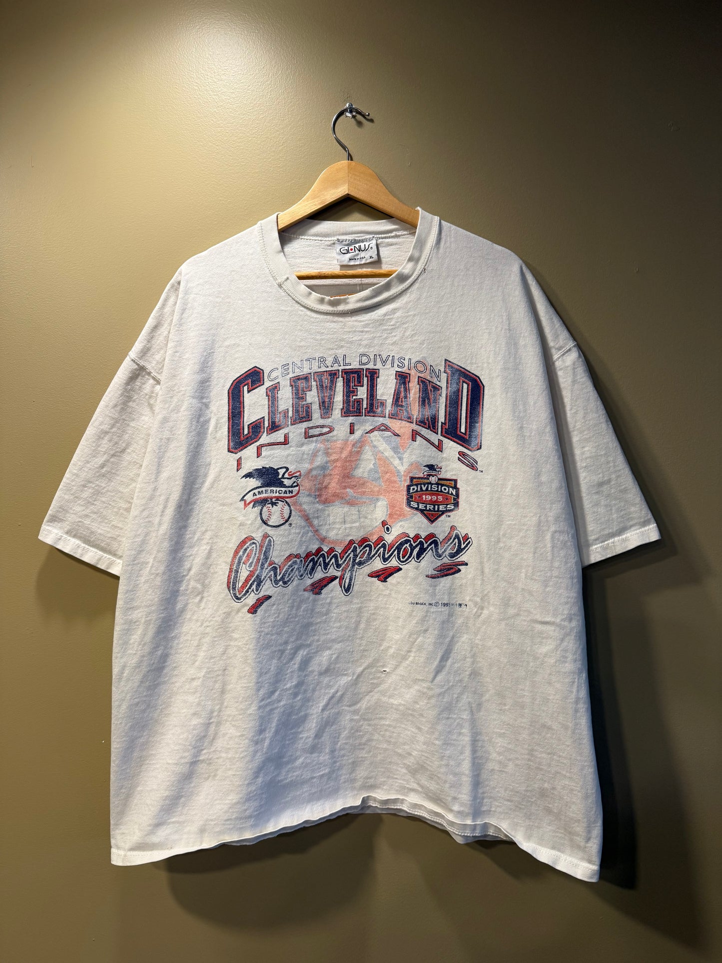 Vintage Cleveland Indians Central Division Champions Distressed T-Shirt- XL/XXL