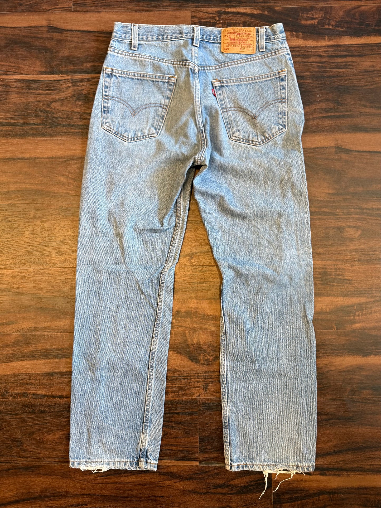 Vintage Levi’s 505 Light Wash Distressed Denim Jeans- 32x31