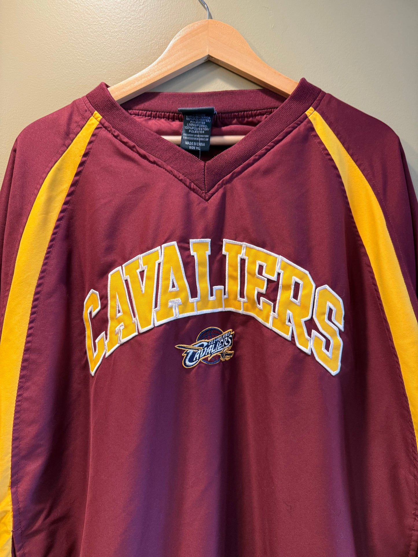 Vintage Cleveland Cavaliers NBA Red Crewneck Windbreaker- XL/XXL