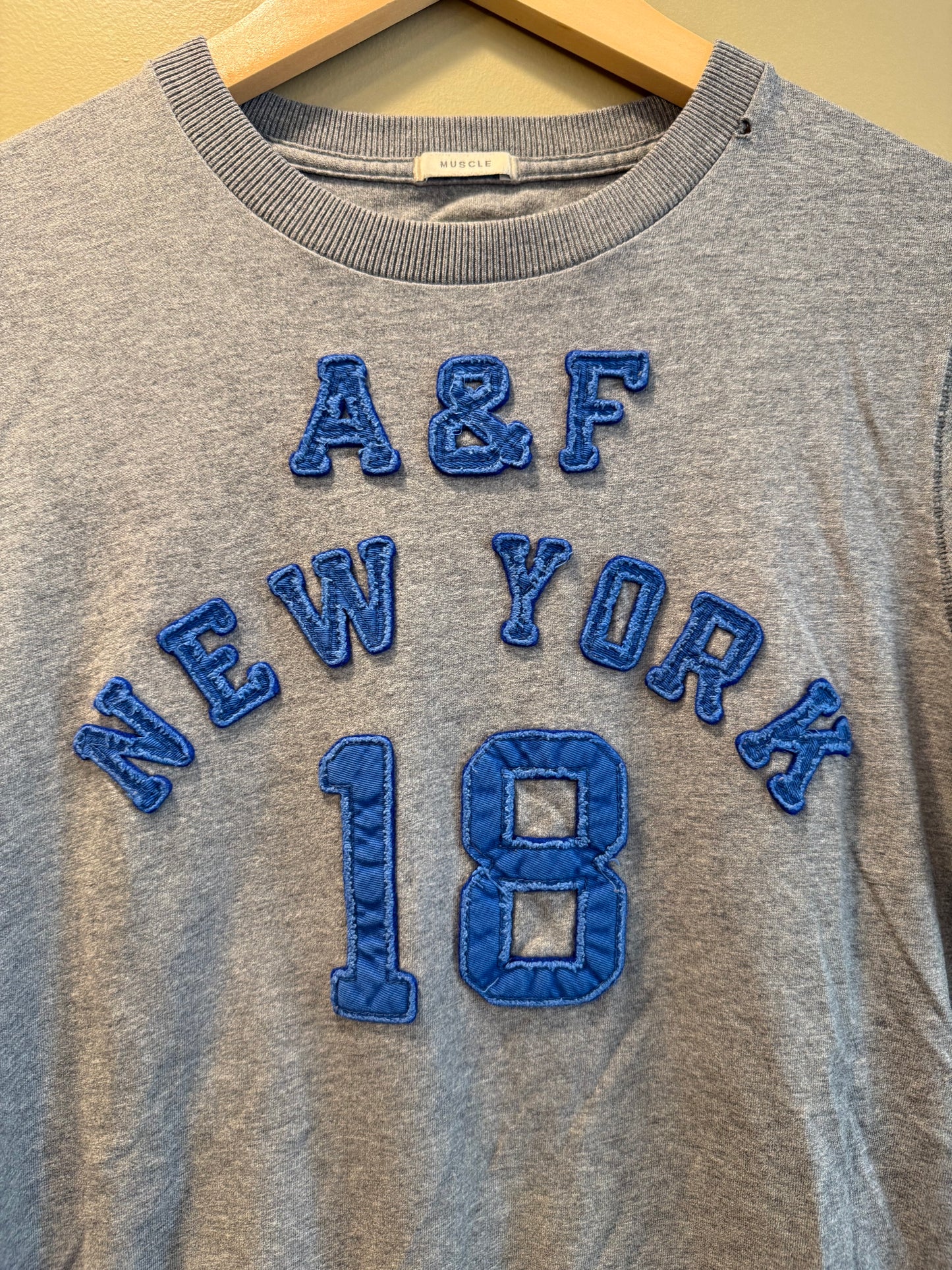 Vintage Abercrombie & Fitch Gray T-Shirt- S/M