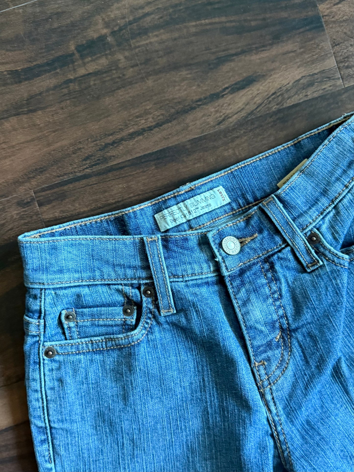 Vintage Y2K Levi’s Slim Boot Cut Flared Denim Jeans- 25x31