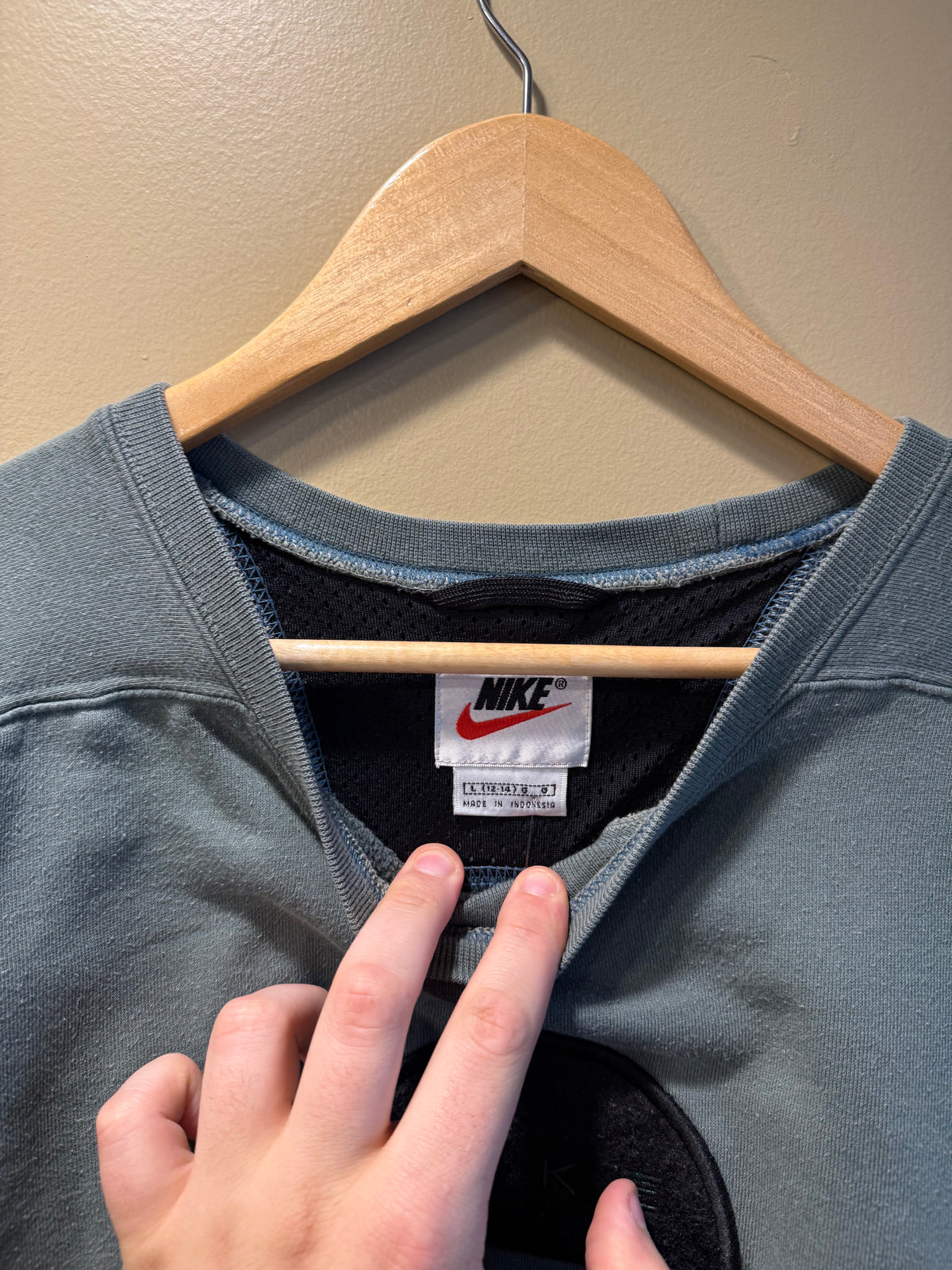 Vintage Nike Pistachio Sage Green Boxy Cropped Fit Crewneck Sweatshirt- L/XL