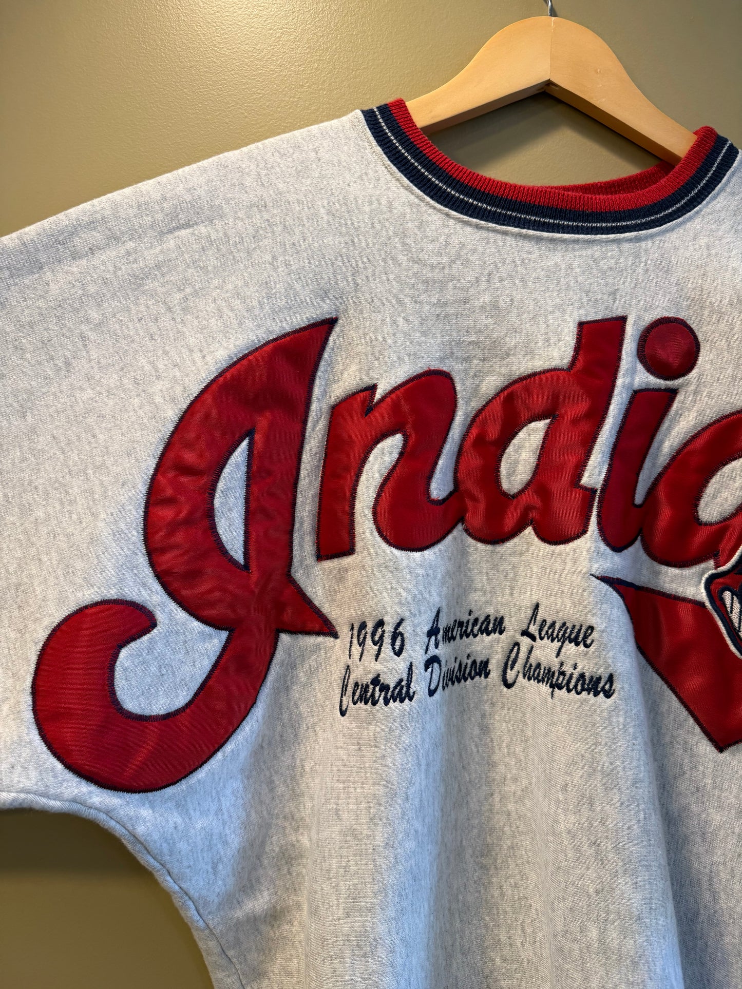 Vintage Legends Athletic Cleveland Indians Big Spellout Crewneck Sweatshirt- M