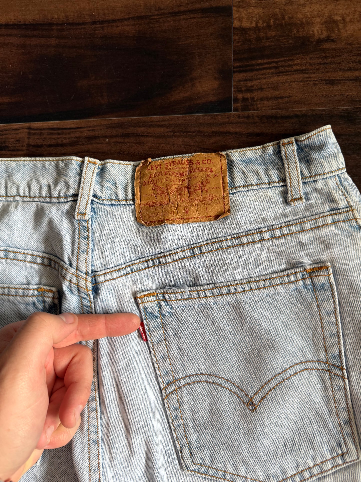 Vintage Levi’s Light Wash Denim Jean Shorts- 33