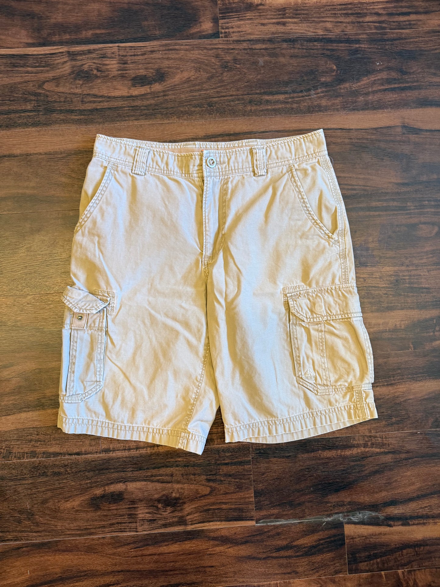 Vintage Nike ACG Crème Cargo Shorts- 32