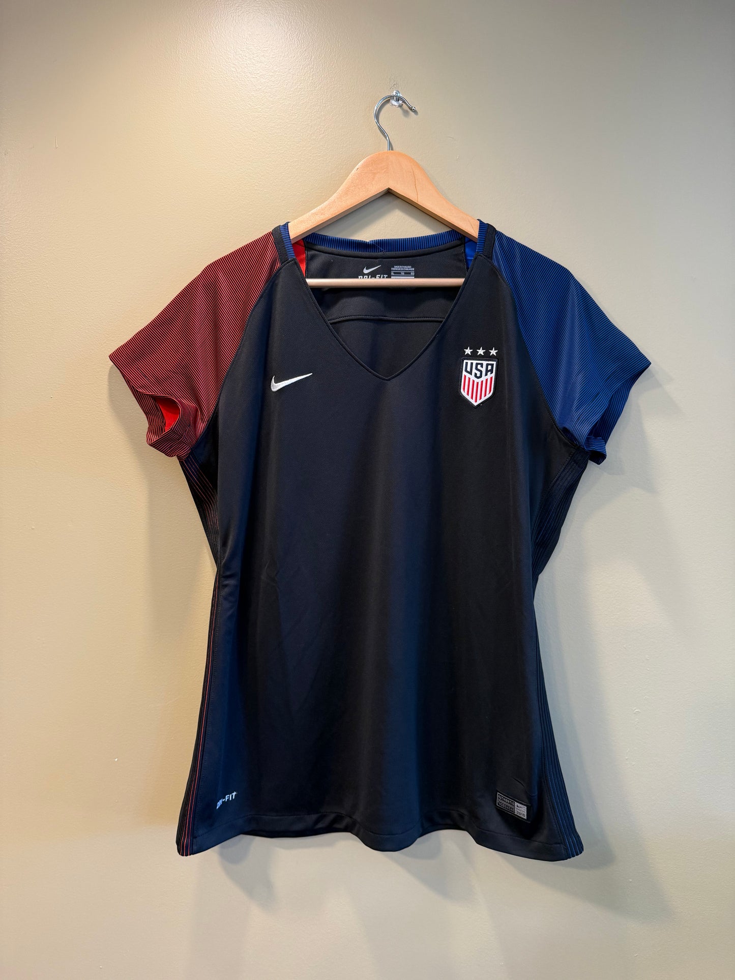 Vintage Nike USWNT Black Women’s Soccer Jersey- XL