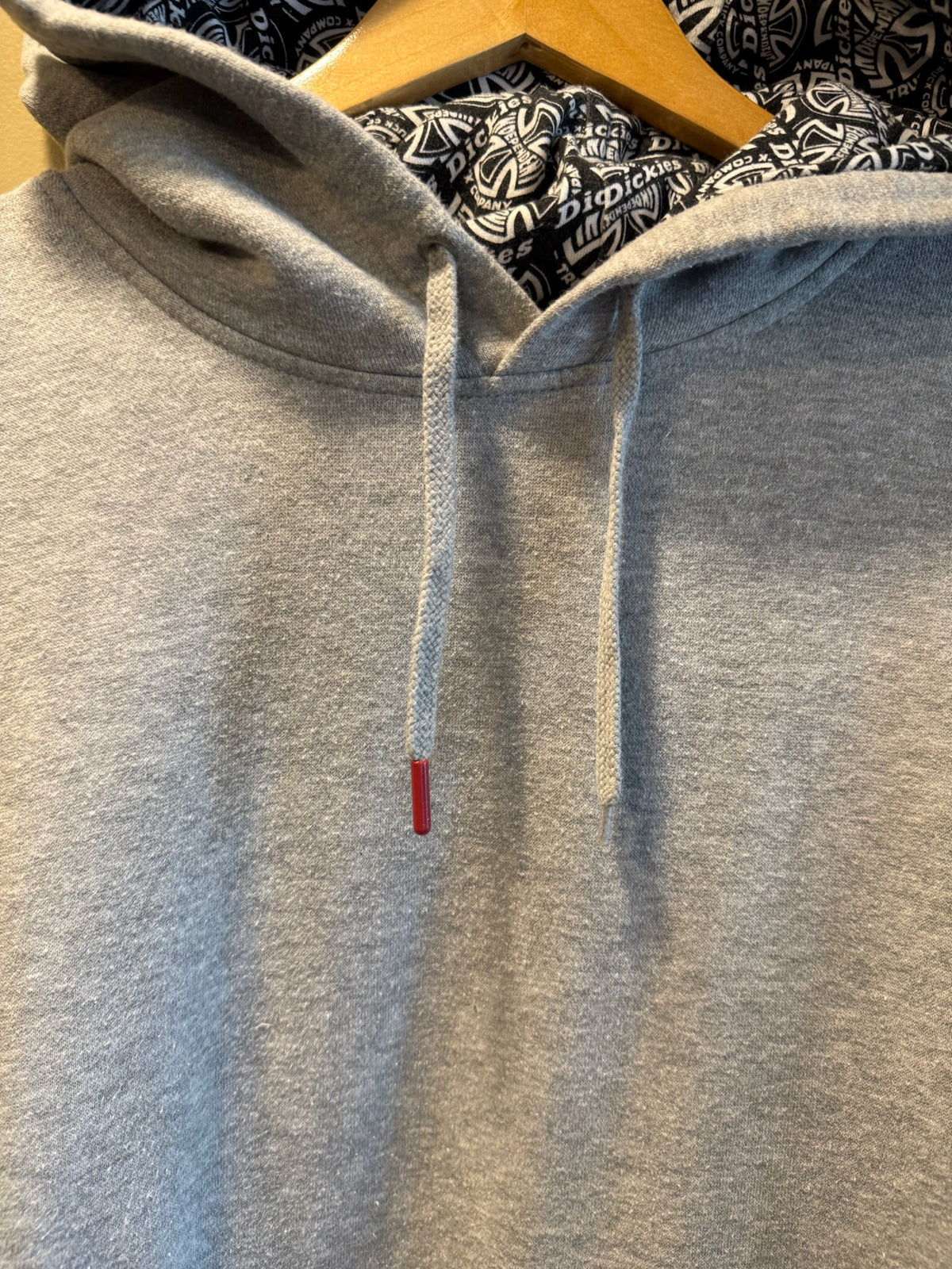 Vintage Y2K Independent x Dickies Iron Cross Logo Hoodie Sweatshirt - M