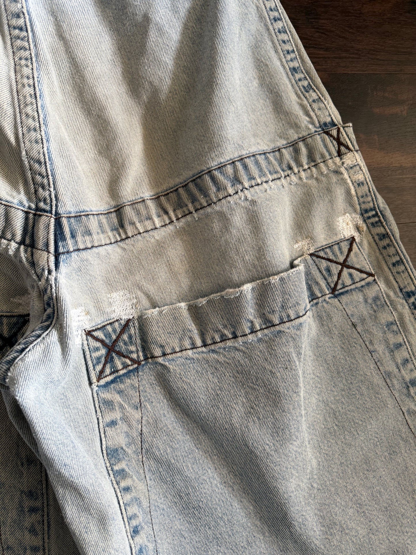 Vintage Y2K JNCO Baggy Streetwear Light Wash Mammoth Wide Leg Denim Jeans- 31x28