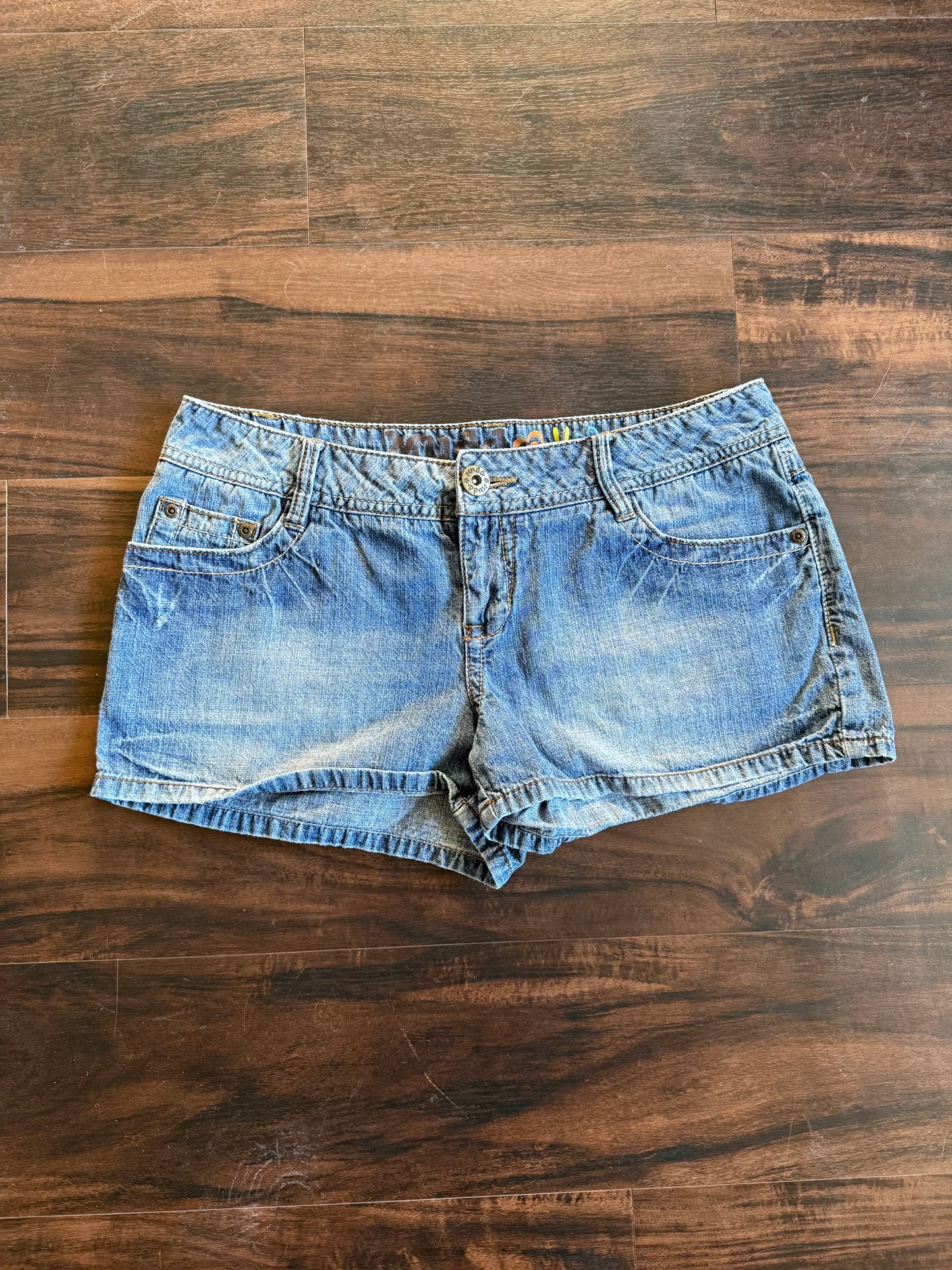 Vintage Y2K Mudd Jeans Light Wash Embroidered Denim Jean Shorts- 30