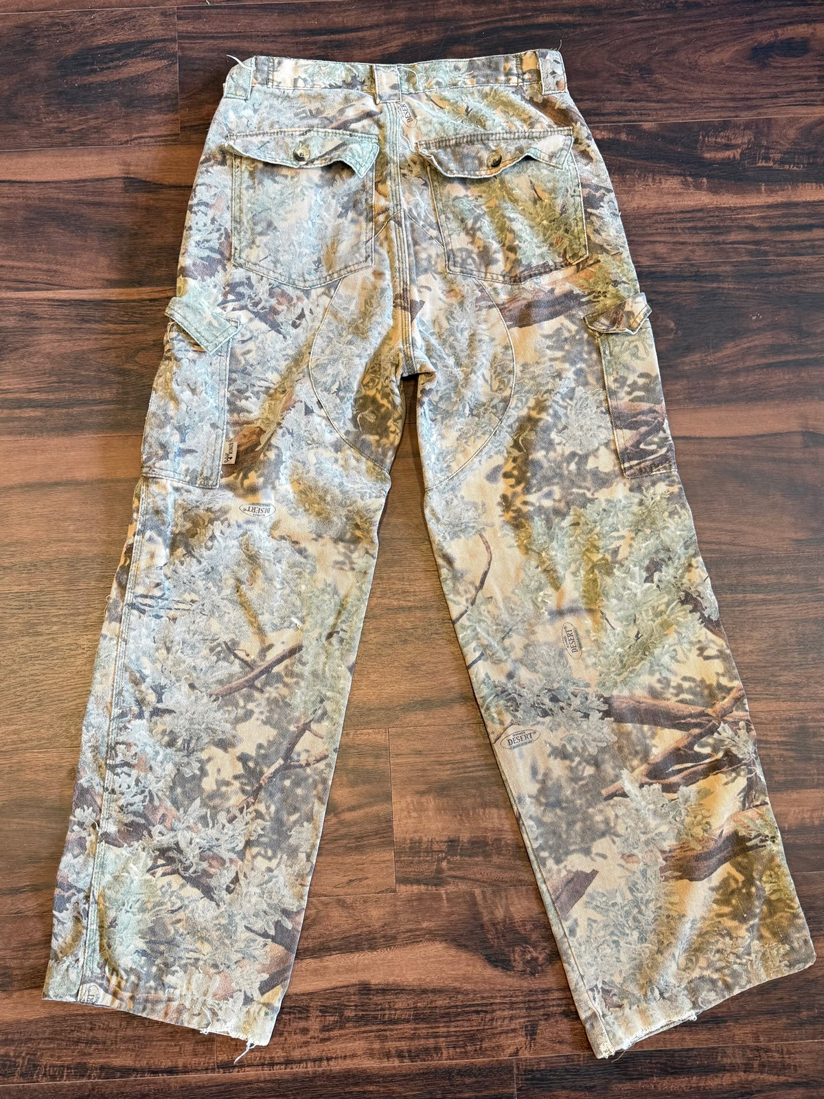 Vintage King’s Desert Camo Baggy Cargo Pants- 27x28