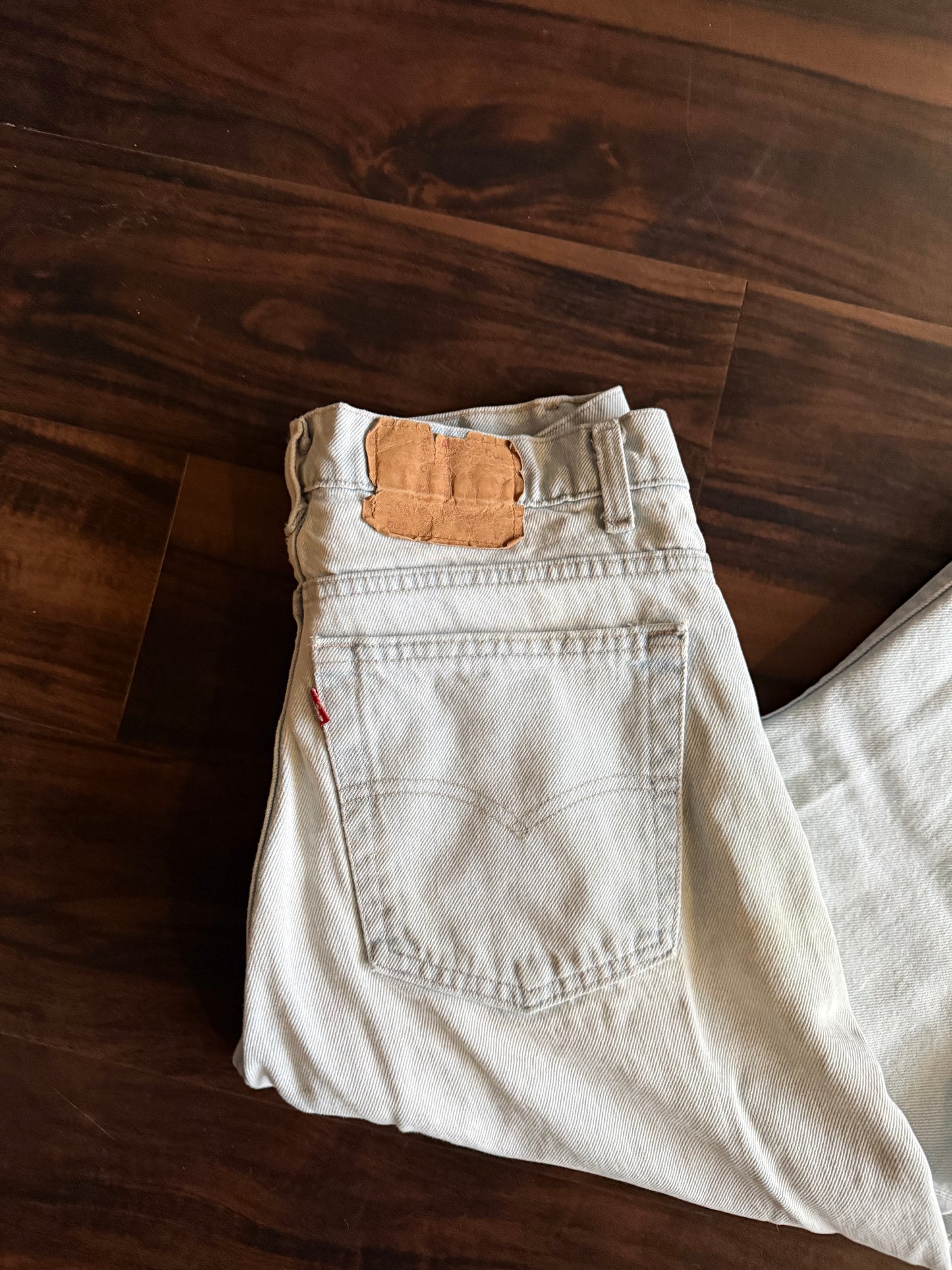 Vintage Levi’s 505 Light Wash Denim Jeans- 31x32