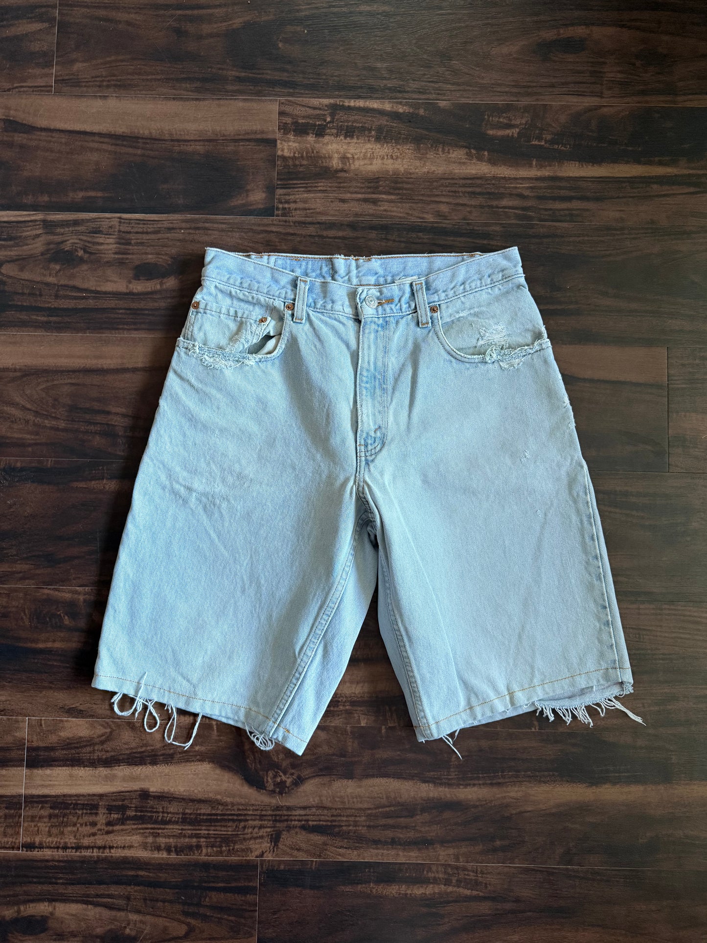 Vintage Levi’s 560 Baggy Light Wash Denim Jean Shorts- 30