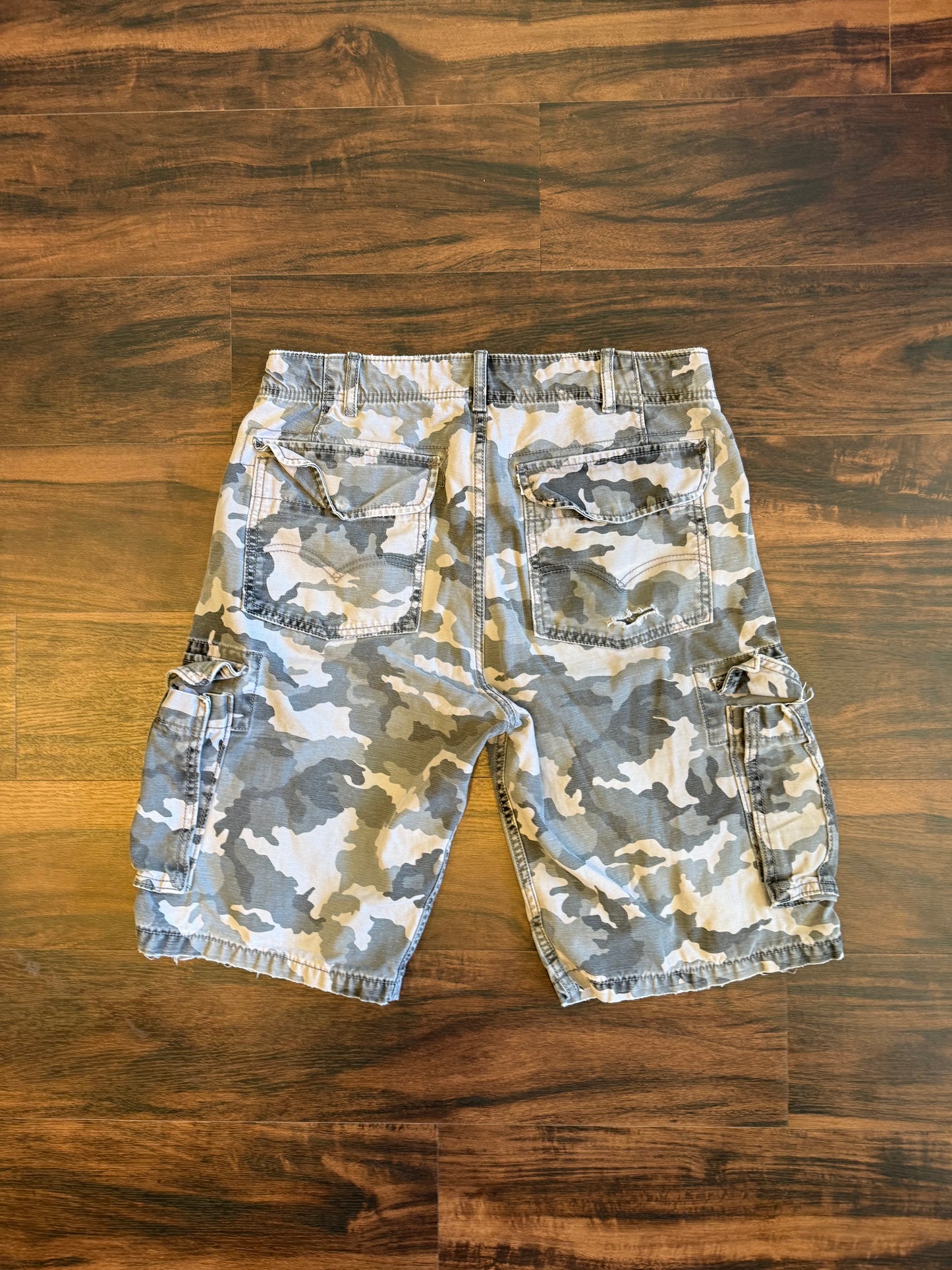 Vintage Levi’s Military Camouflage Cargo Shorts- 32