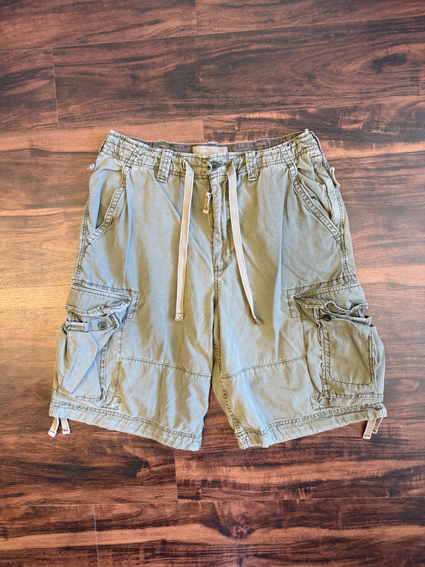Vintage Old Navy Green Cargo Shorts- 32