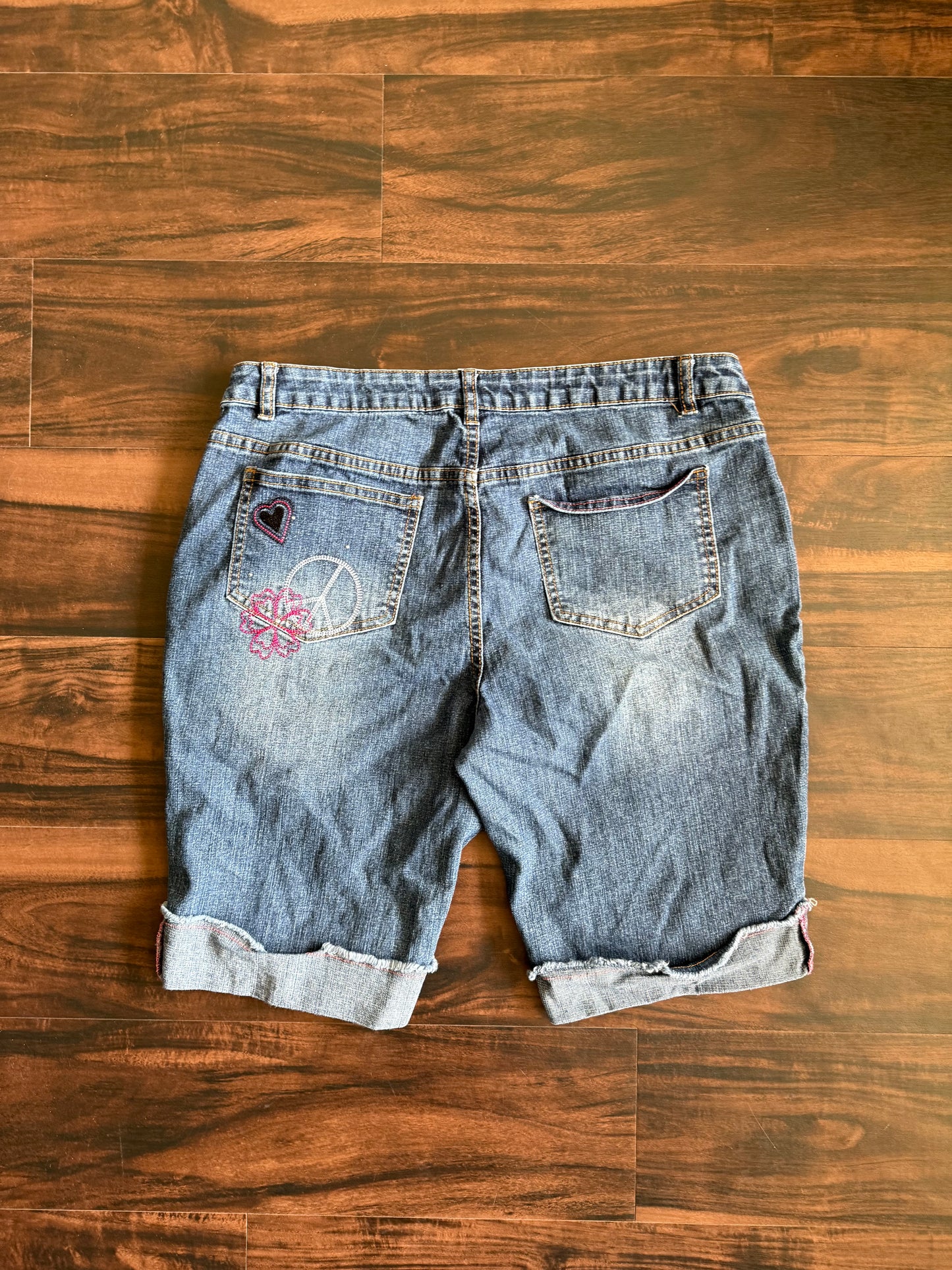 Vintage Y2K Total Girl Embroidered Denim Capri Shorts- 34
