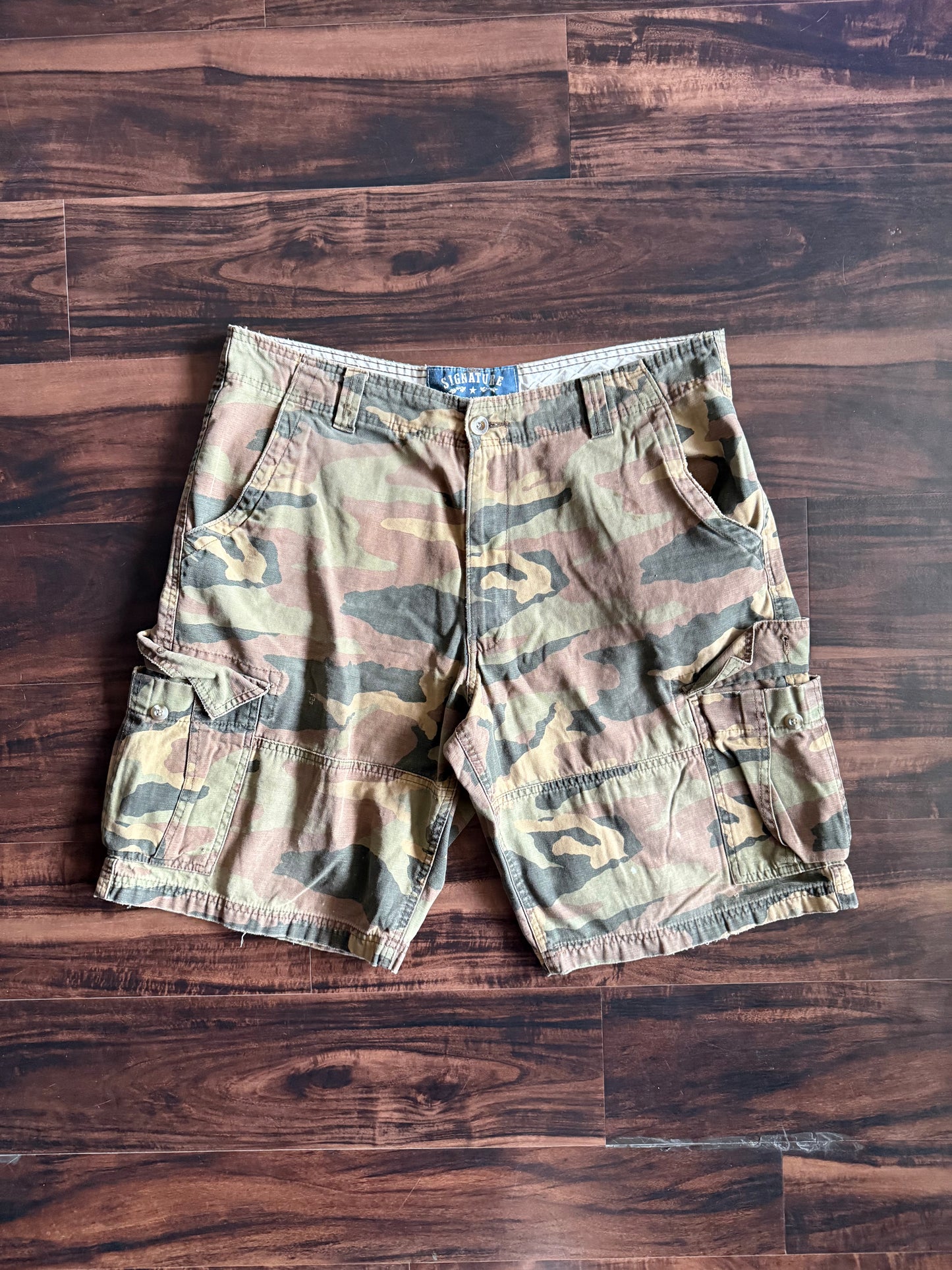 Vintage Levi’s Camouflage Cargo Shorts- 38