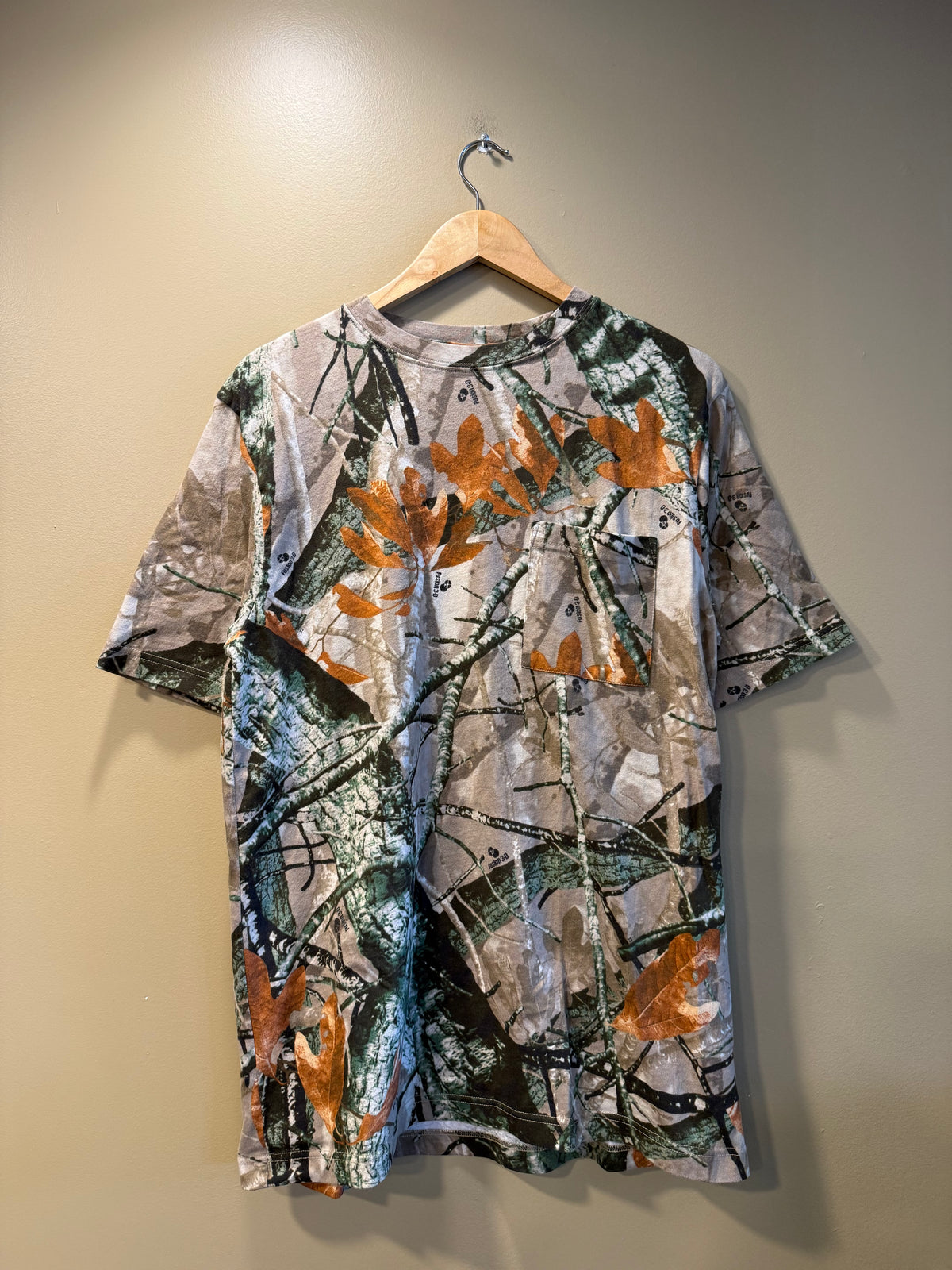 Vintage Outfitter’s Ridge Orange Tree Camo Pocket T-Shirt- M