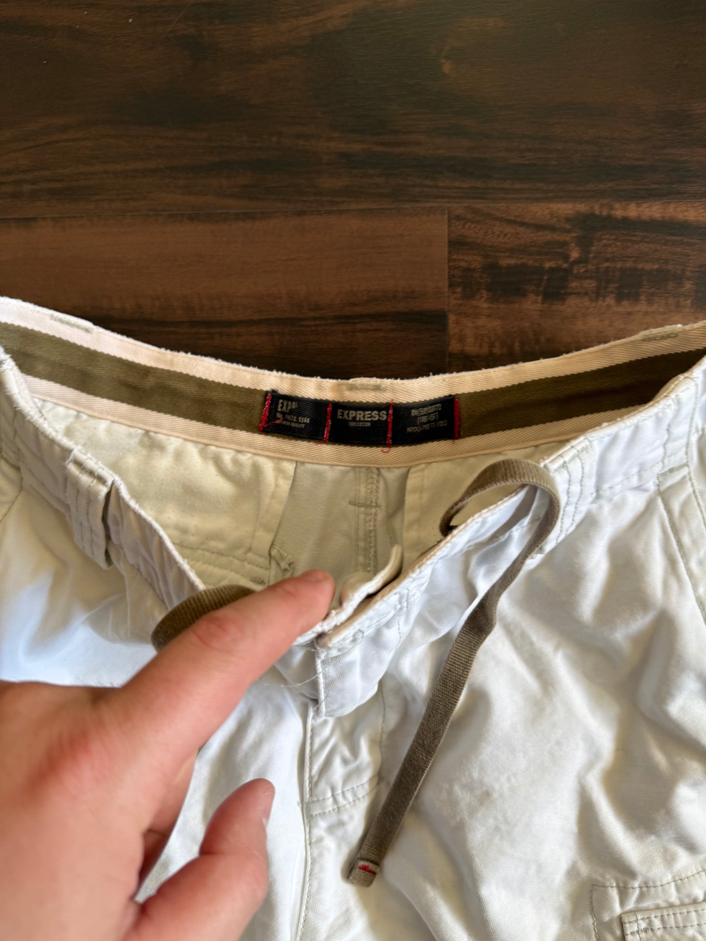 Vintage Y2K Express White Baggy Cargo Shorts- 32