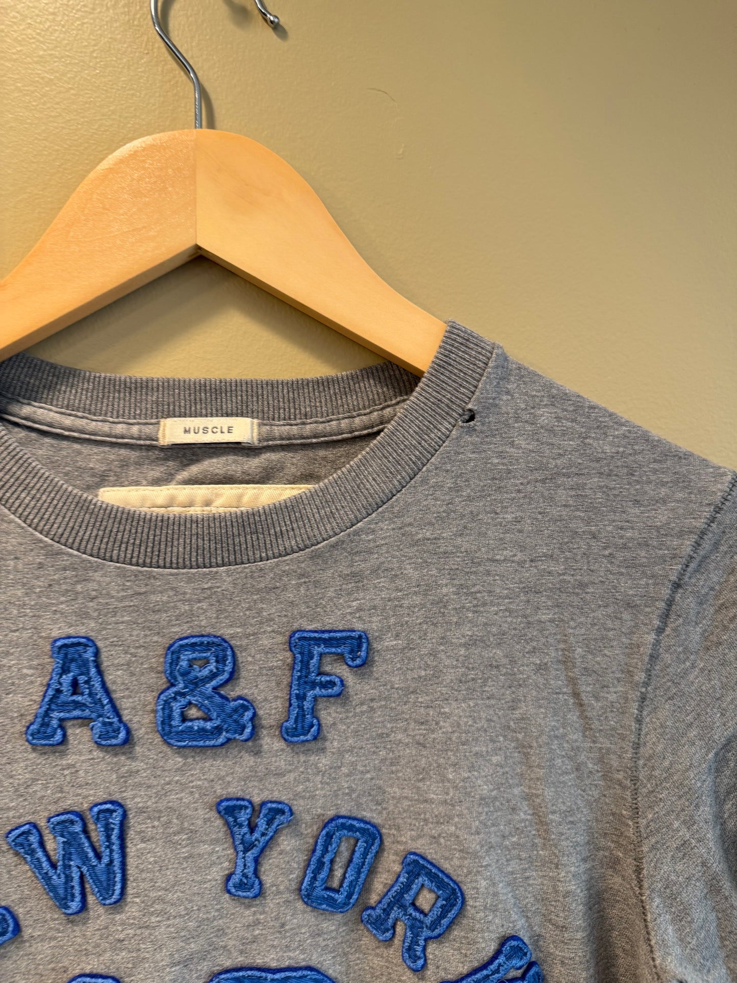 Vintage Abercrombie & Fitch Gray T-Shirt- S/M