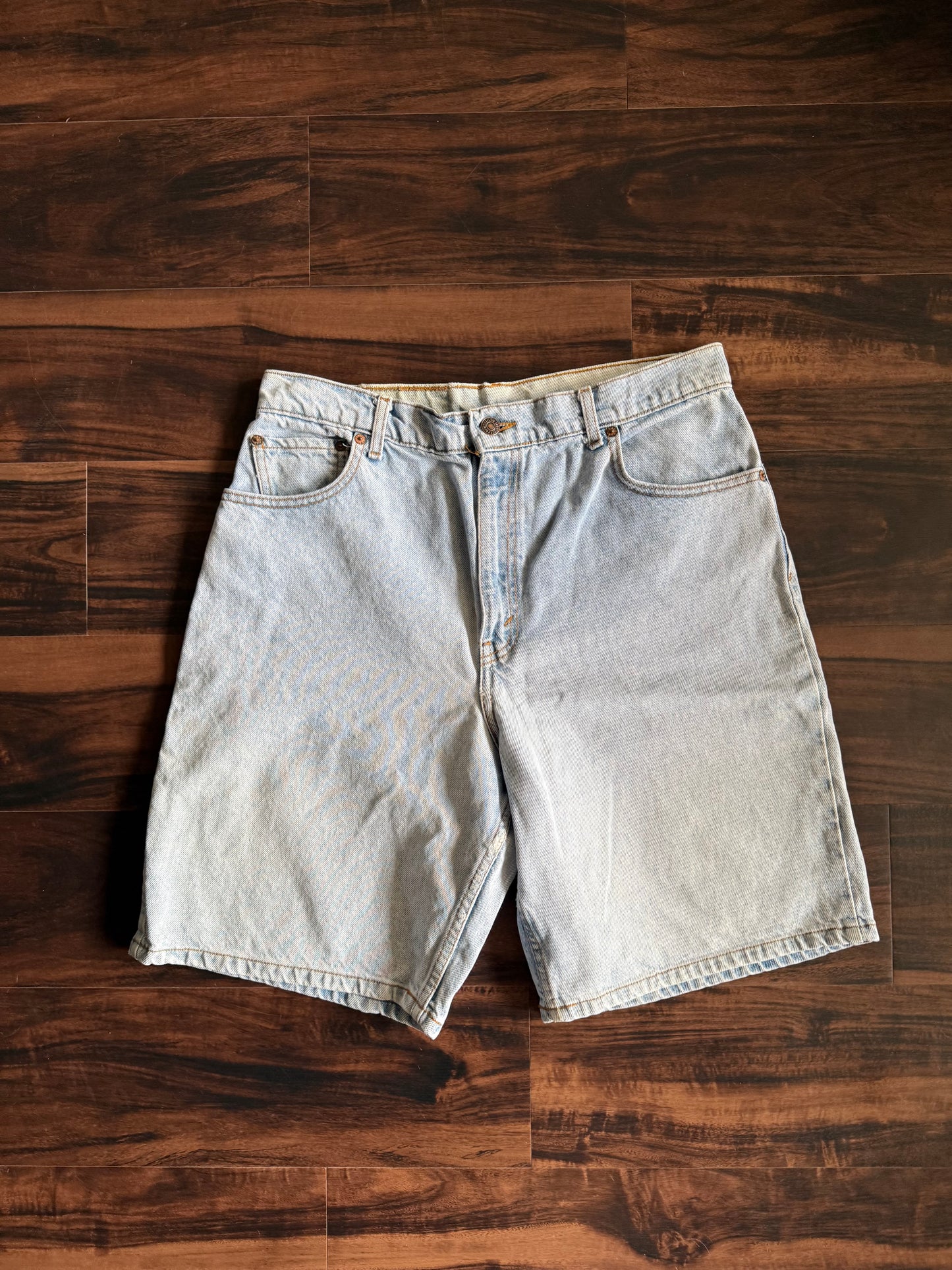 Vintage Levi’s Light Wash Denim Jean Shorts- 33