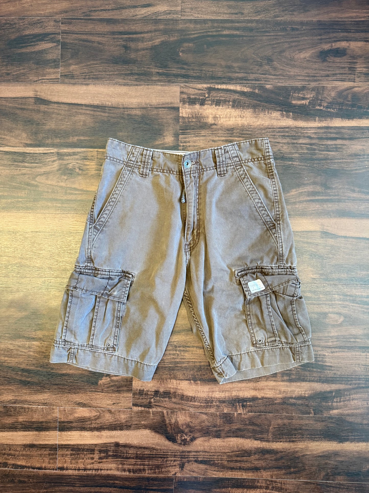 Vintage Levi’s Brown Cargo Shorts- 30