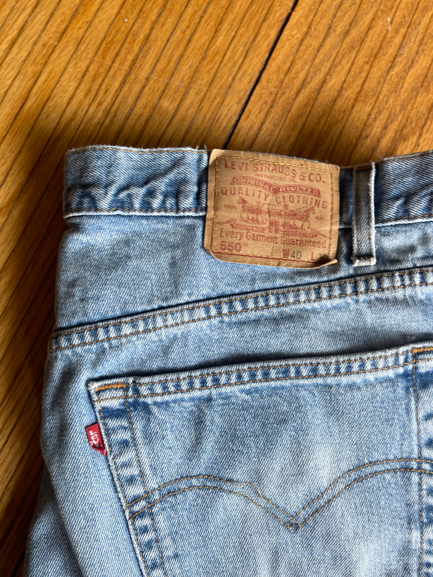 Vintage Levi’s 550 Light Wash Distressed Denim Jeans- 37x30