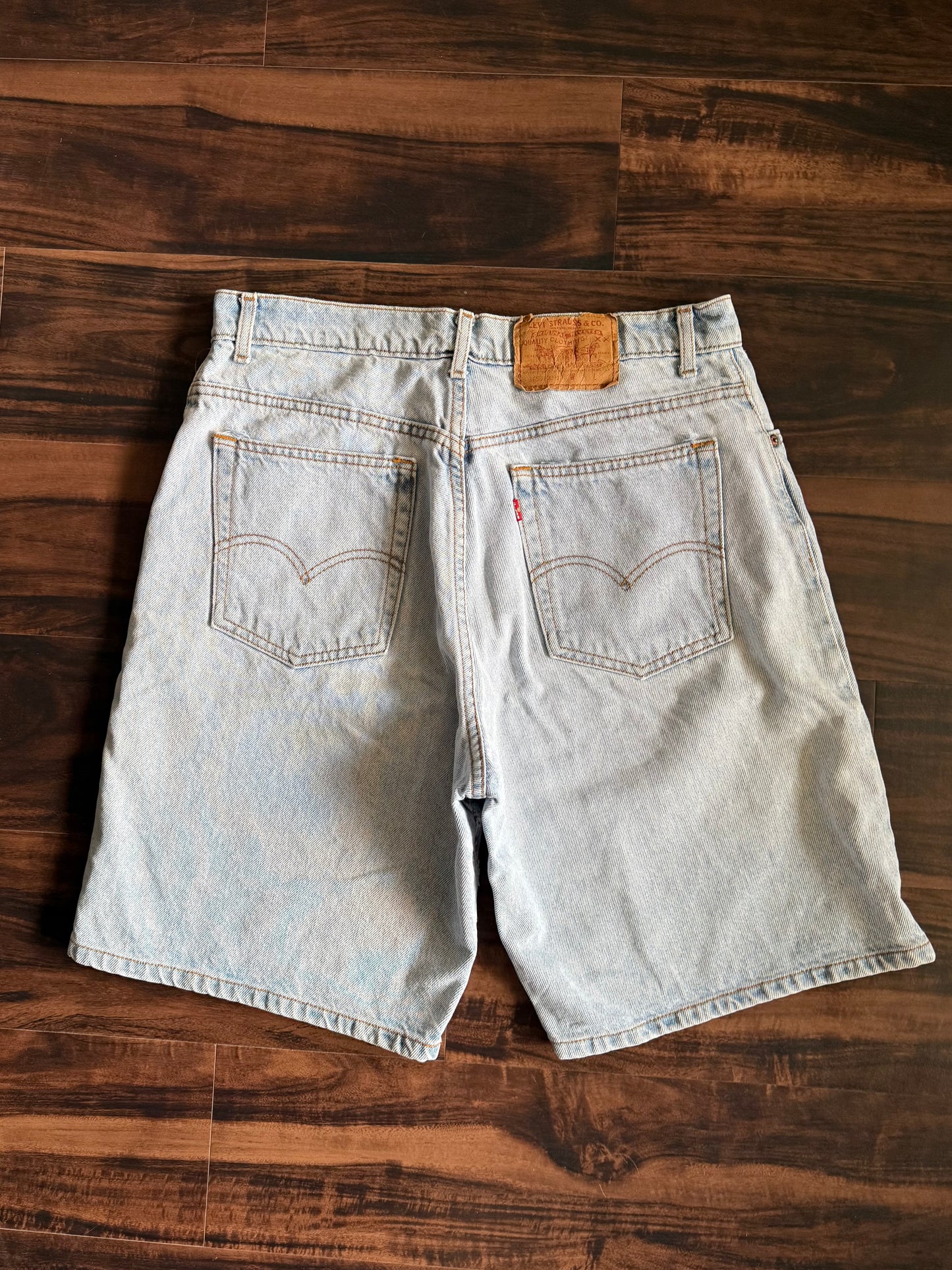 Vintage Levi’s Light Wash Denim Jean Shorts- 33