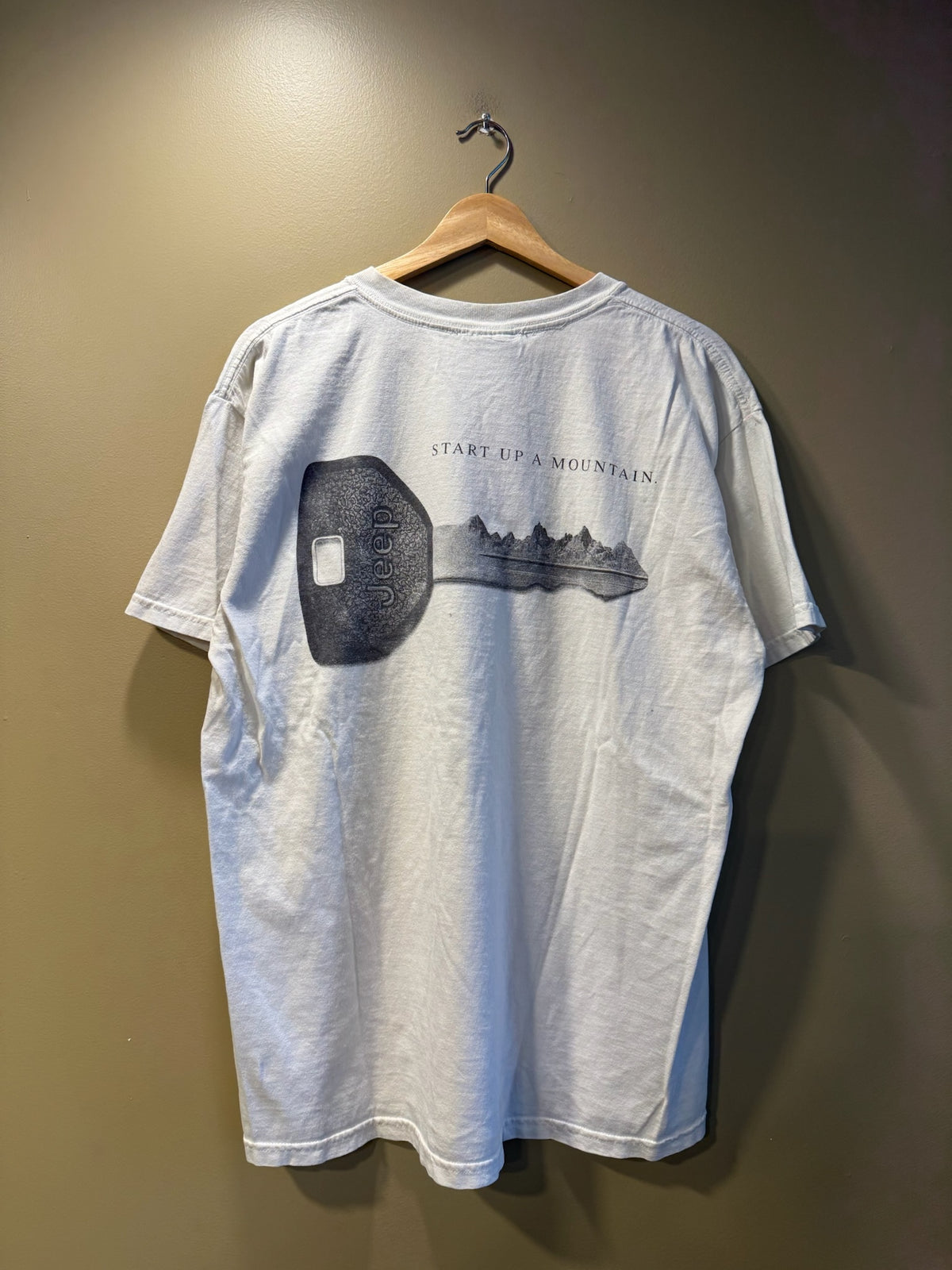 Vintage Jeep Mountain Key T-Shirt - L