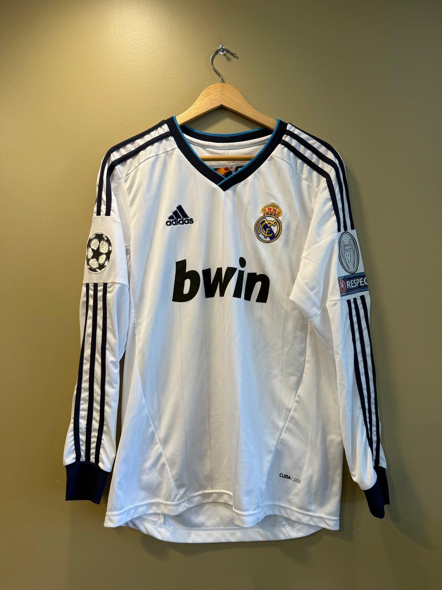 Vintage Real Madrid Mesut Özil Long Sleeve Soccer Jersey- M