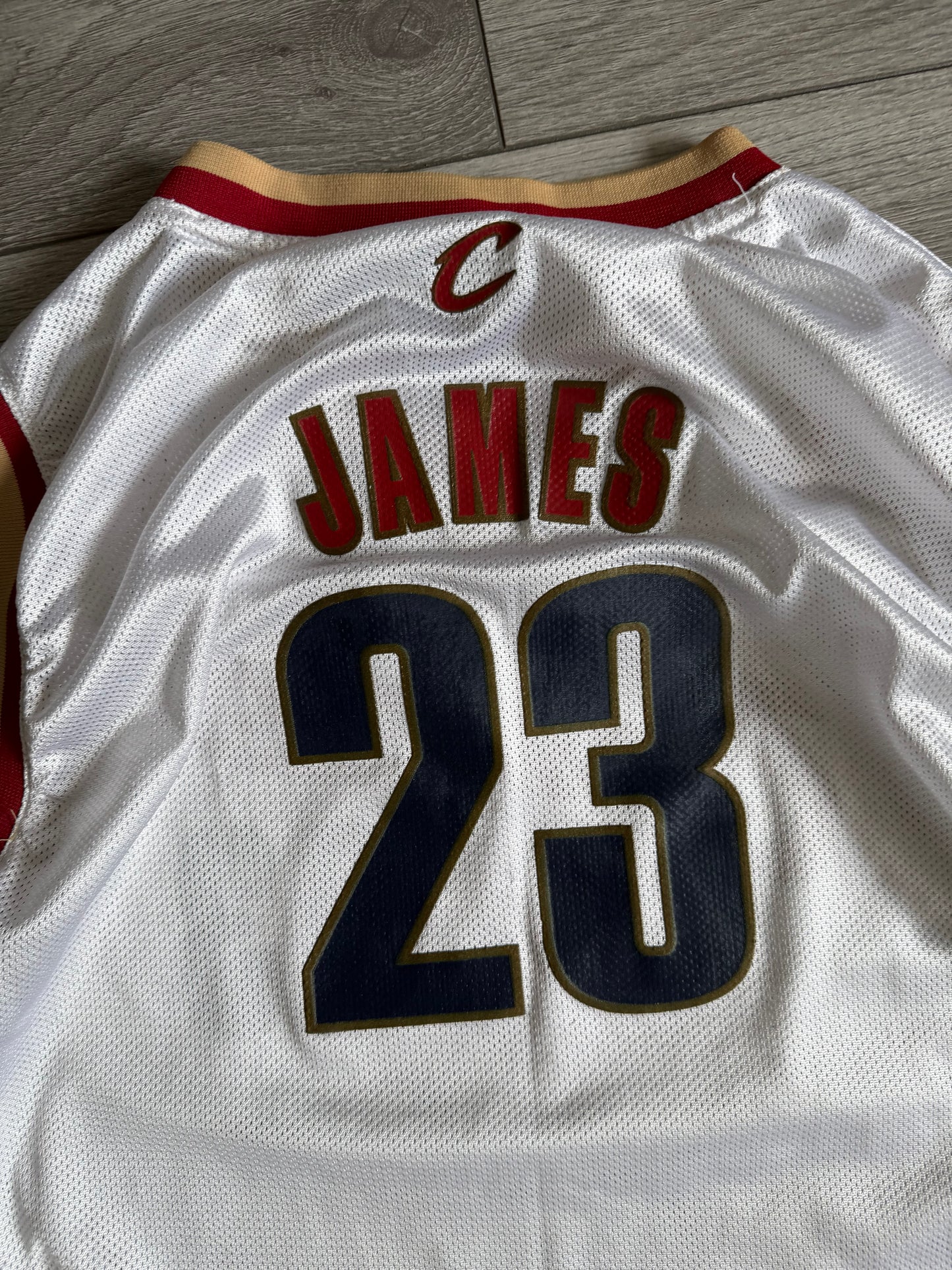Vintage LeBron James Cleveland Cavaliers NBA Basketball White Jersey- M