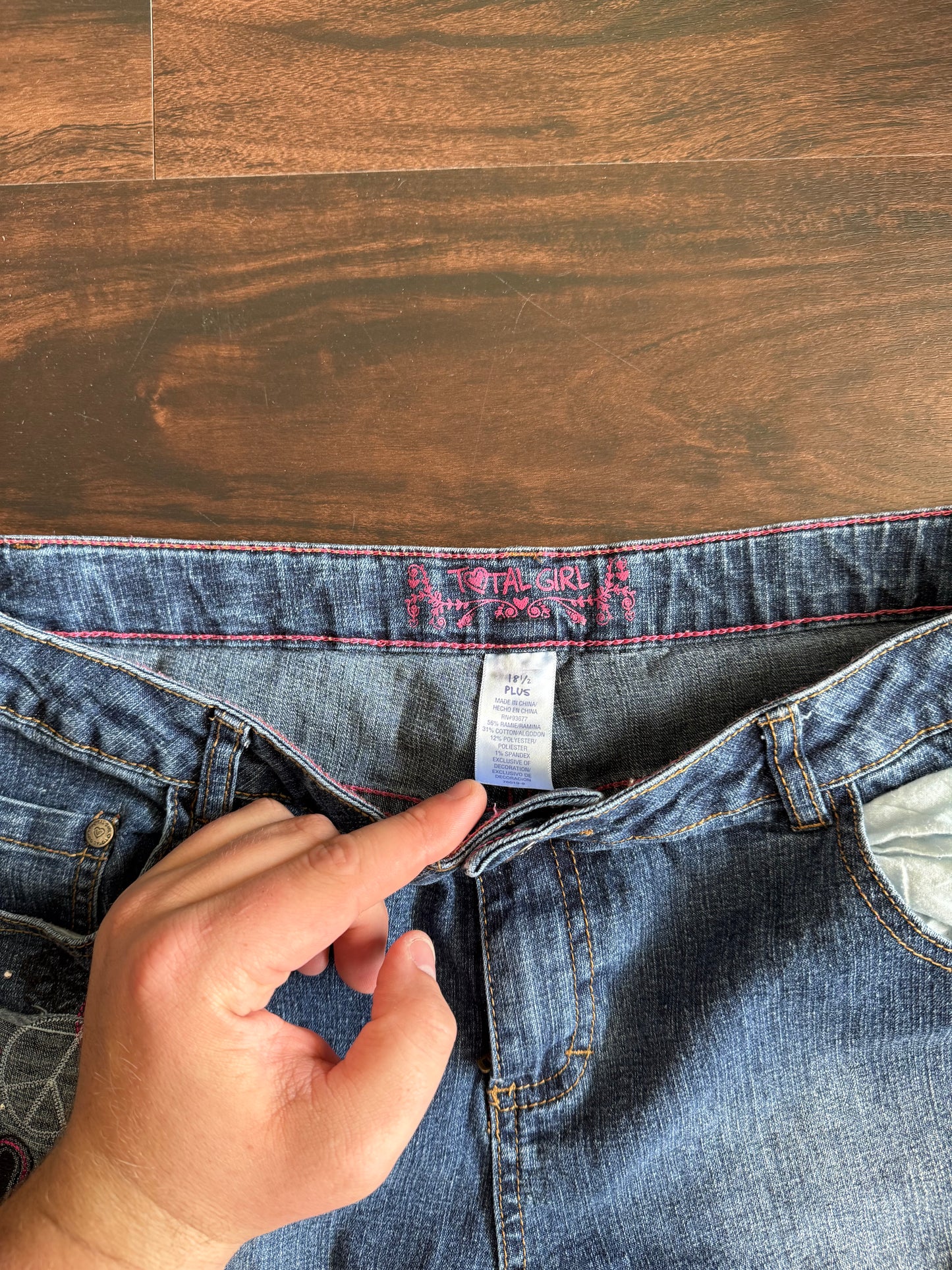 Vintage Y2K Total Girl Embroidered Denim Capri Shorts- 34