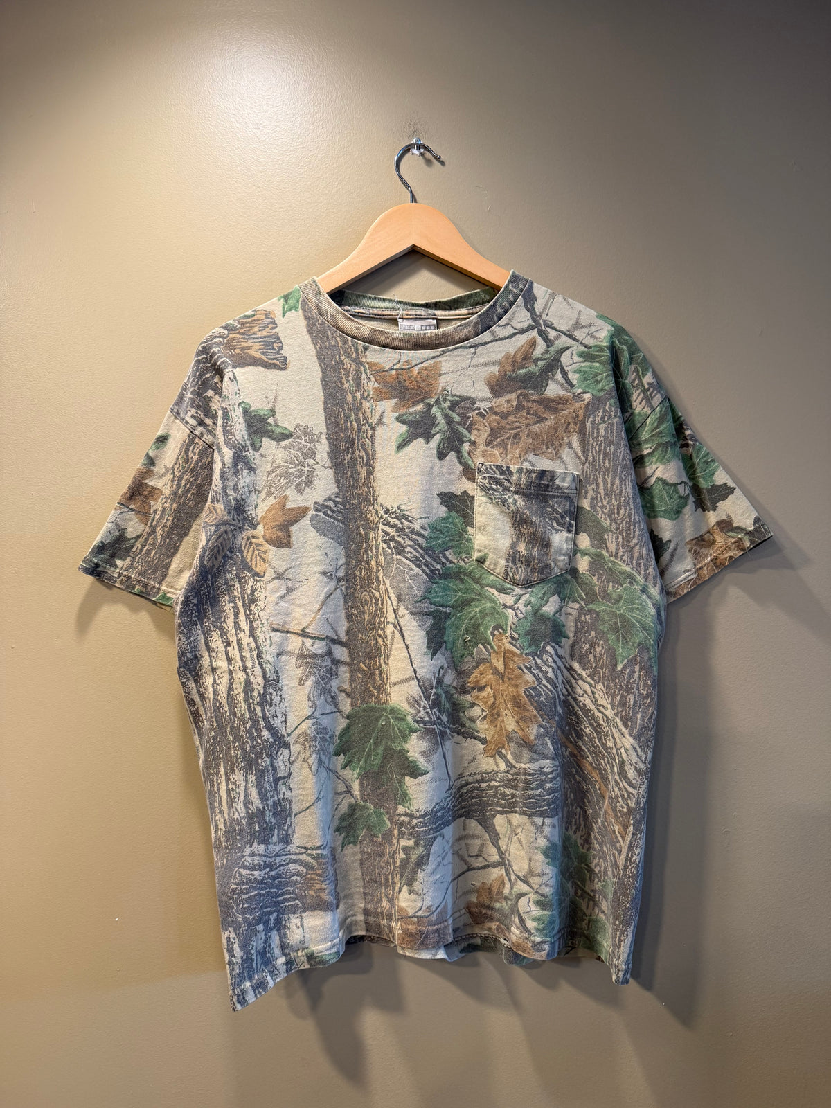 Vintage Jerzees Outdoors Tree Camo Pocket T-Shirt- M