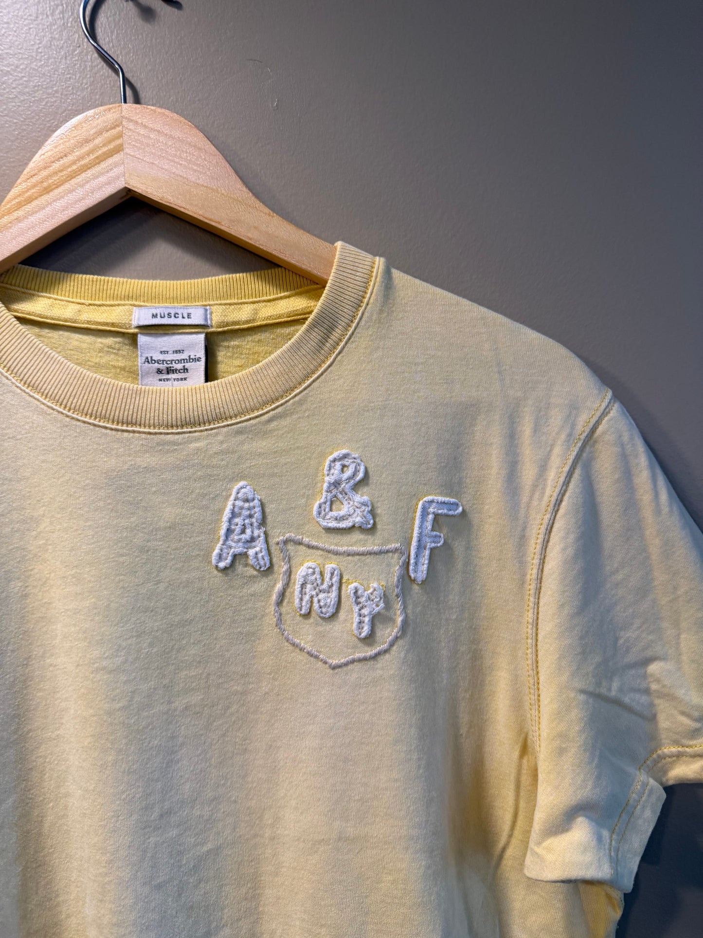 Vintage Y2K Abercrombie & Fitch Butter Yellow T-Shirt- M