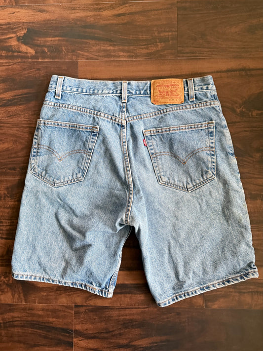 Vintage Levi’s 505 Denim Jean Shorts- 32