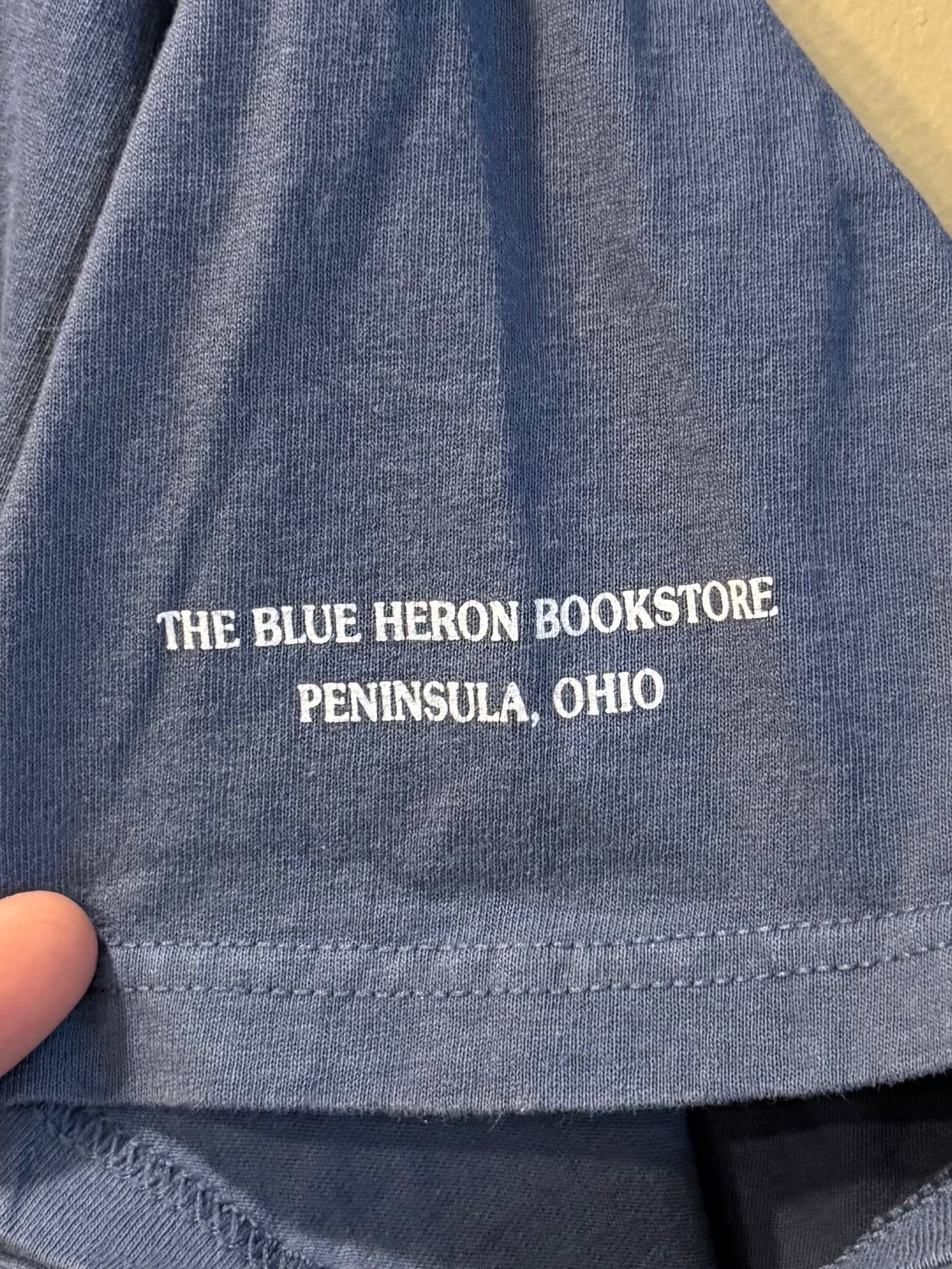 Vintage Blue Heron Bookstore Nature T-Shirt- L