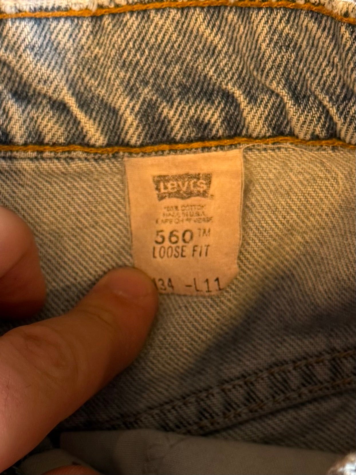 Vintage Levi’s White Tab Light Wash Denim Jean Shorts- 33