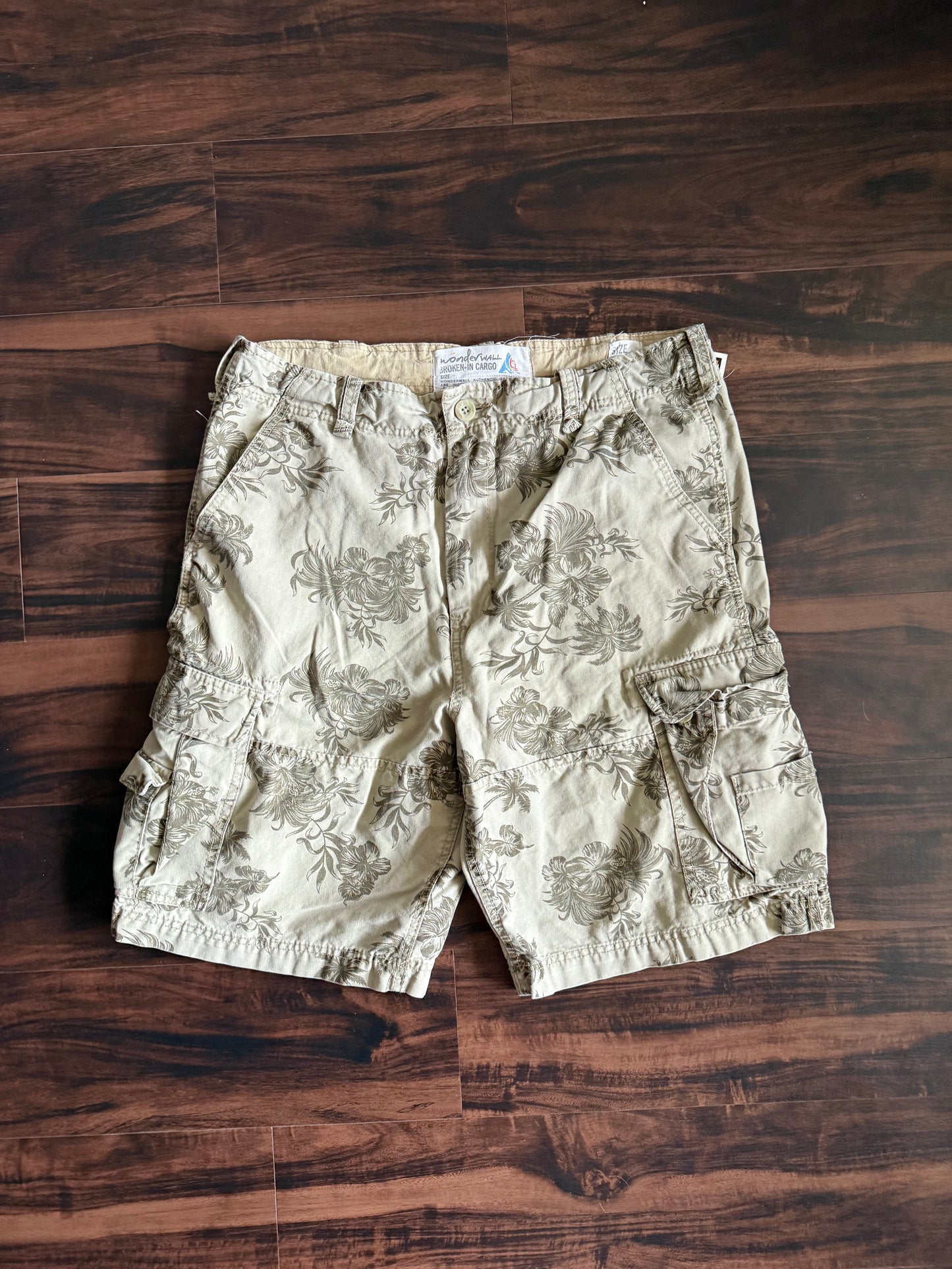 Vintage Wonderwall Hawaiian Floral Tan Baggy Fit Cargo Shorts- 34