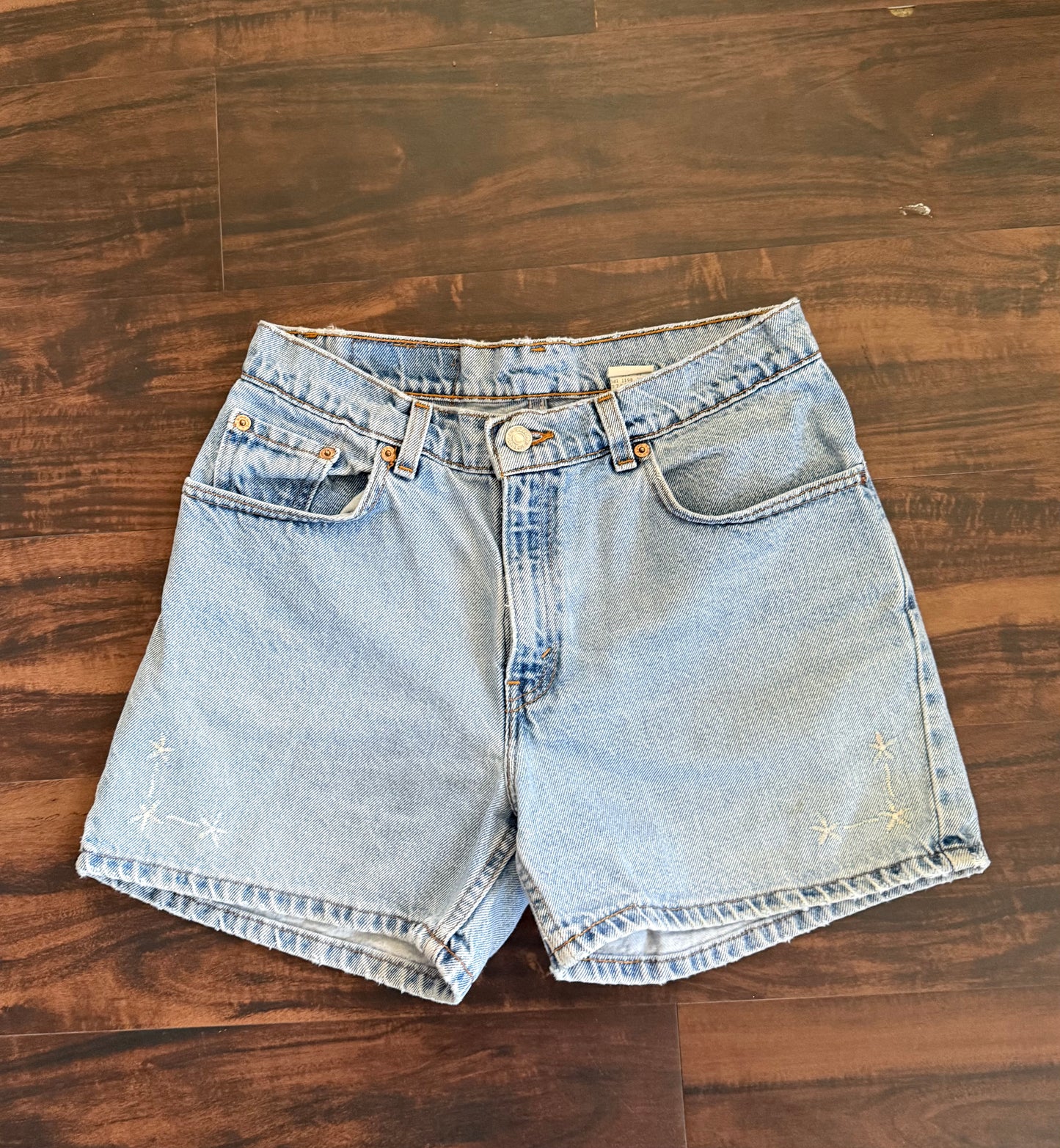 Vintage Levi’s Women’s Denim Jean Shorts- 27