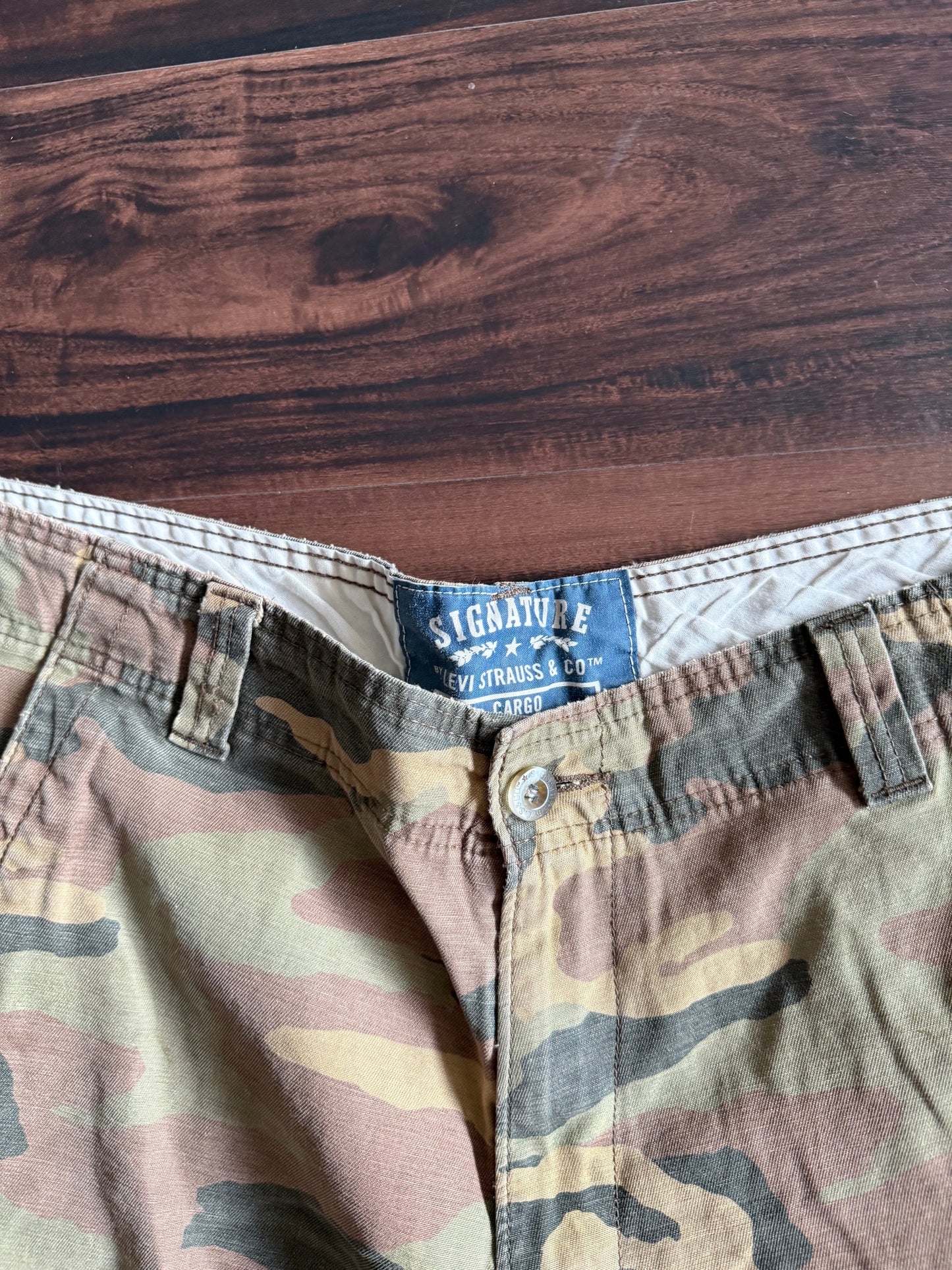 Vintage Levi’s Camouflage Cargo Shorts- 38