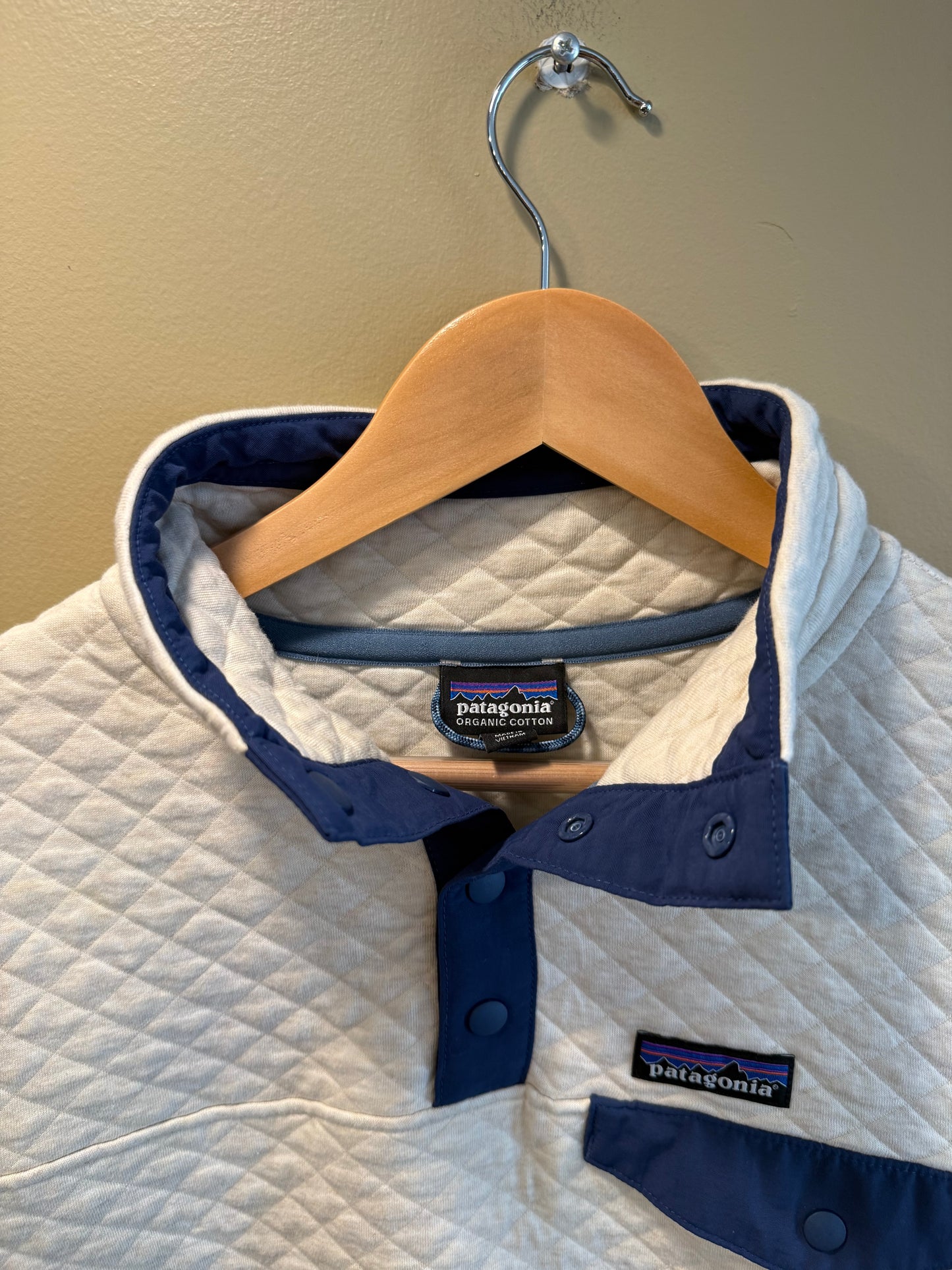 Vintage Patagonia White & Navy Blue Quilted Snap-T Jacket- S