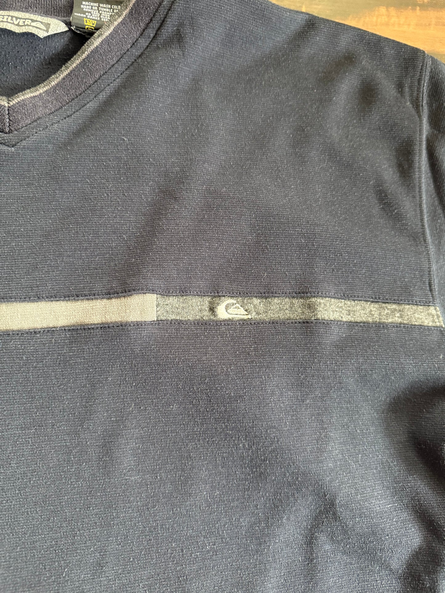 Vintage QuikSilver Y2K Surfwear Embroidered T-Shirt- XL