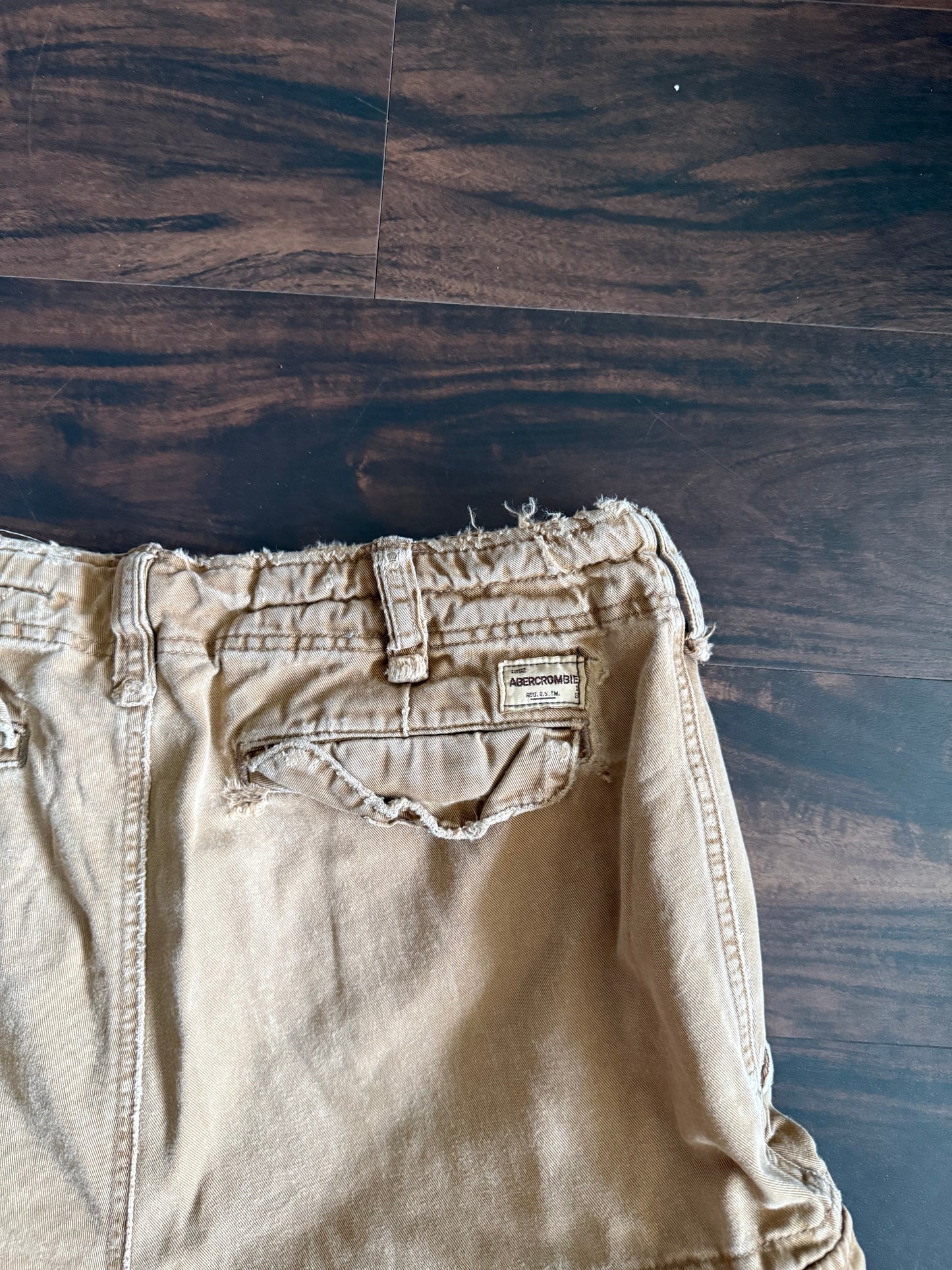 Vintage Y2K Abercrombie & Fitch Brown Distressed Baggy Fit Cargo Shorts- 34