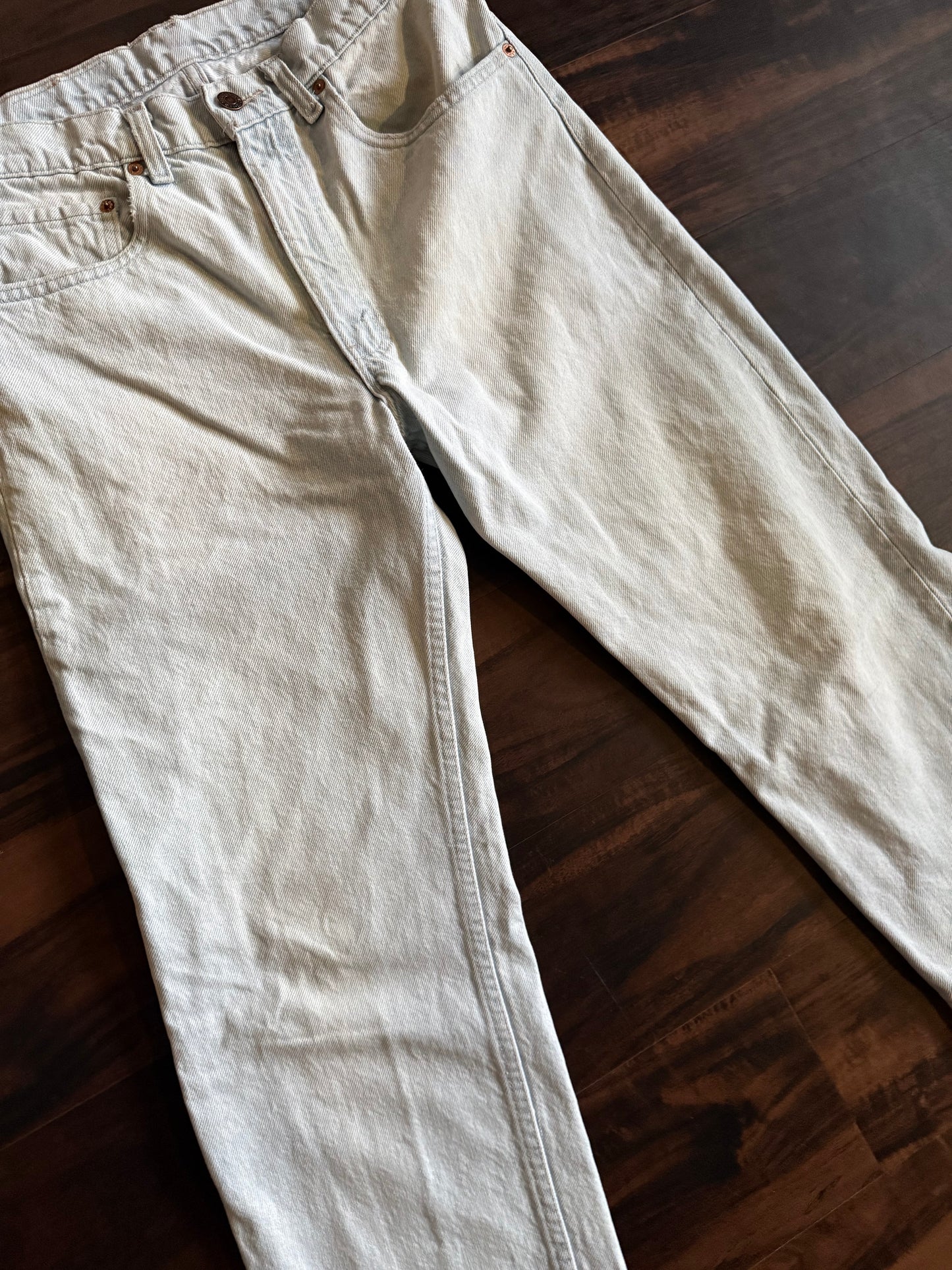 Vintage Levi’s 505 Light Wash Denim Jeans- 31x32
