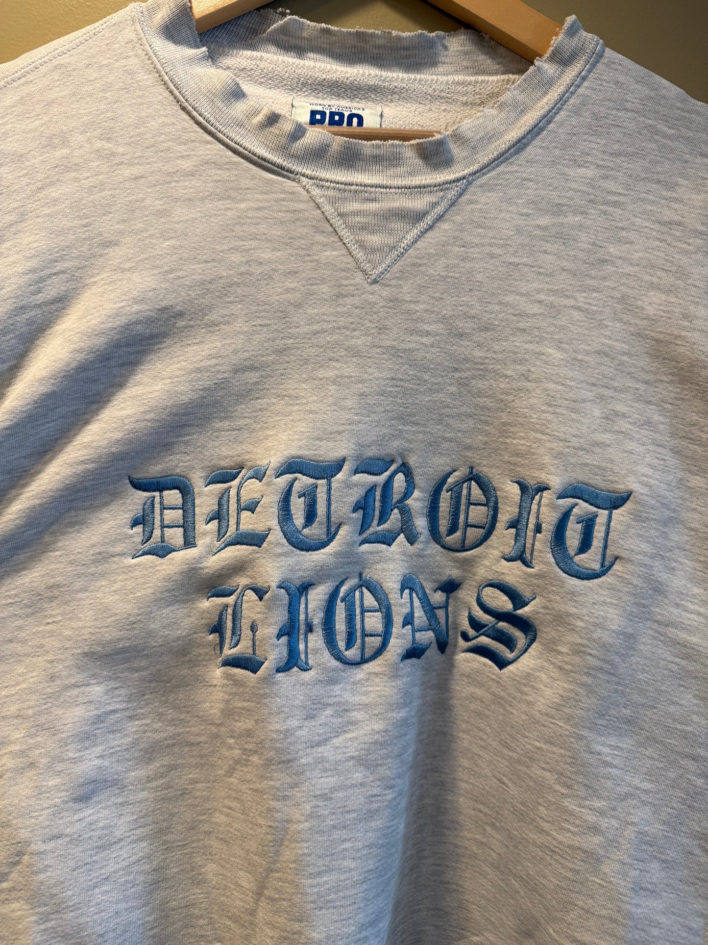 Vintage Russell Athletic Detroit Lions Old English Embroidered Crewneck Sweatshirt- XL