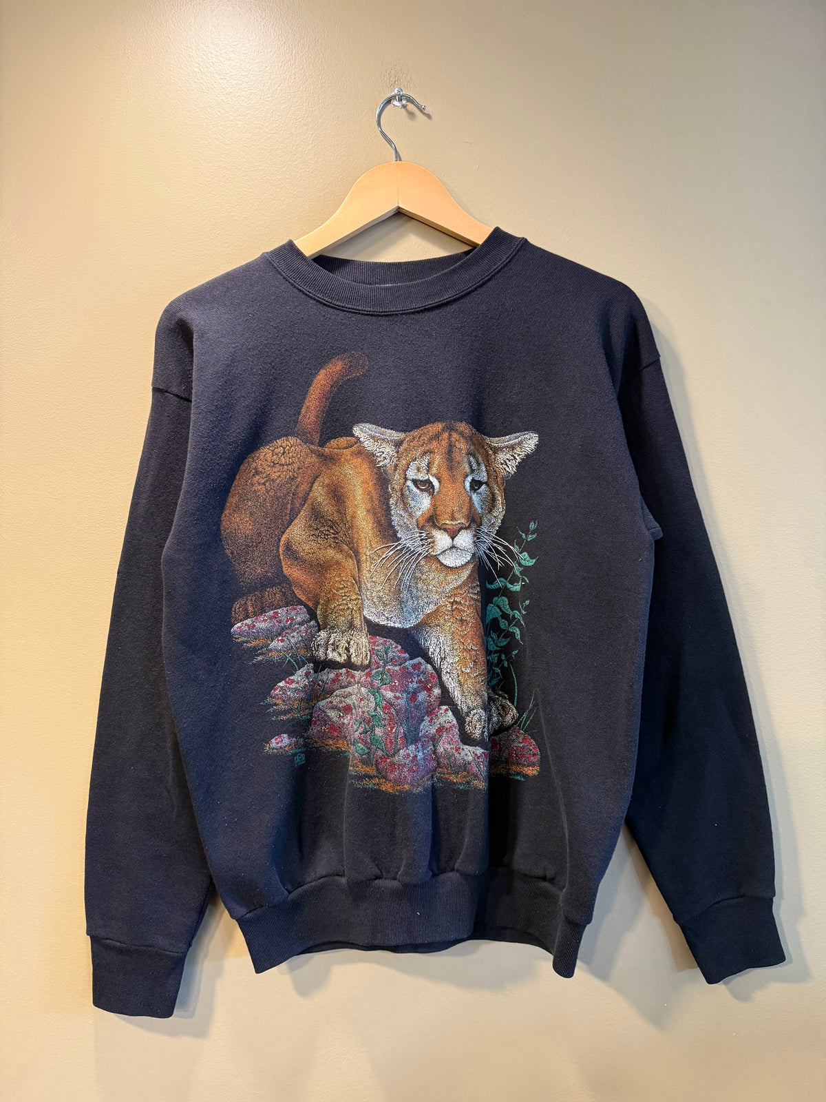 Vintage Mountain Lion Nature Crewneck Sweatshirt- M