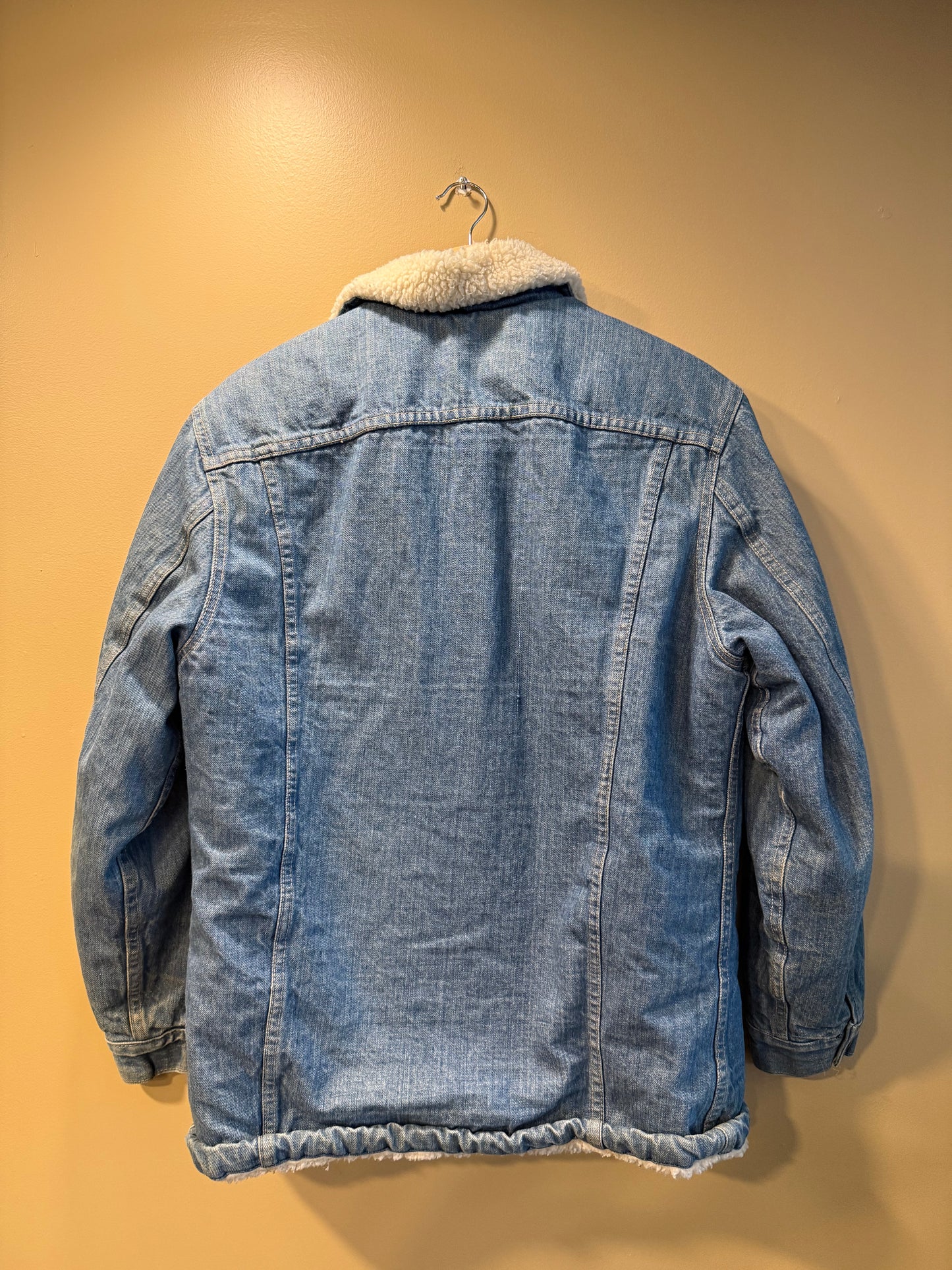 Vintage Levi’s Light Wash Sherpa Denim Jacket- S