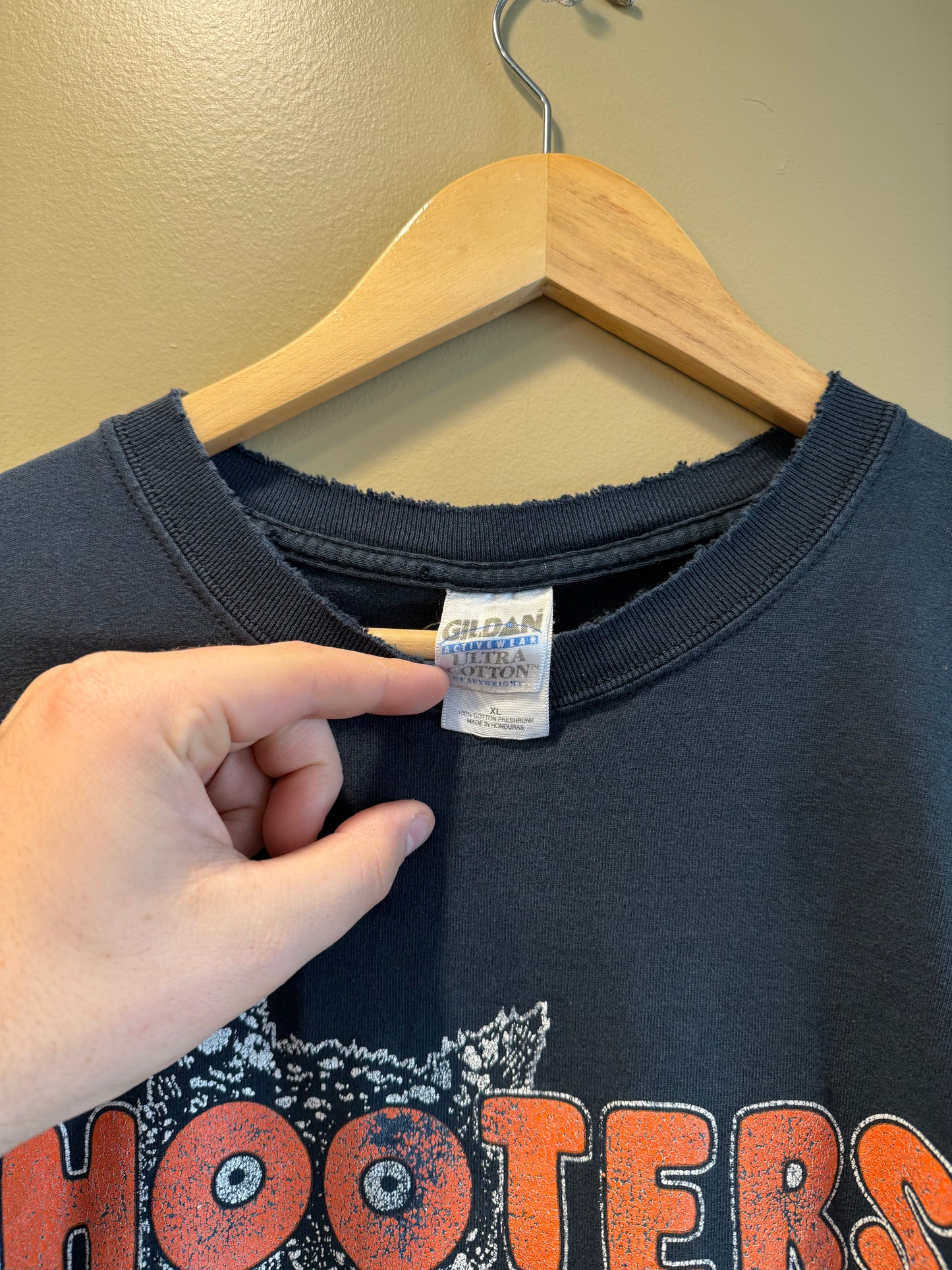 Vintage Hooters San Francisco Fisherman’s Wharf Distressed T-Shirt- XL