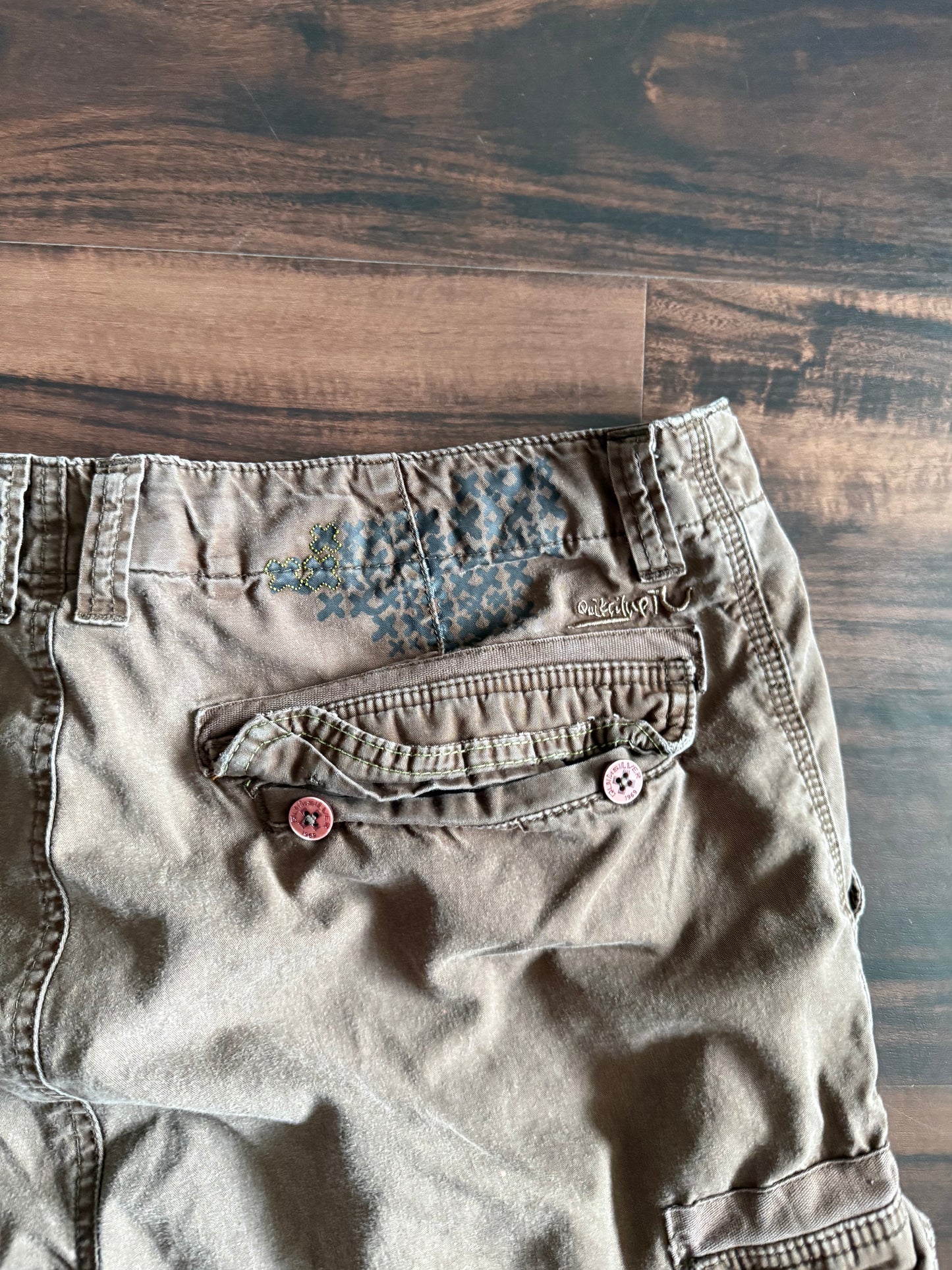 Vintage Quiksilver Brown Baggy Surfwear Cargo Shorts- 34