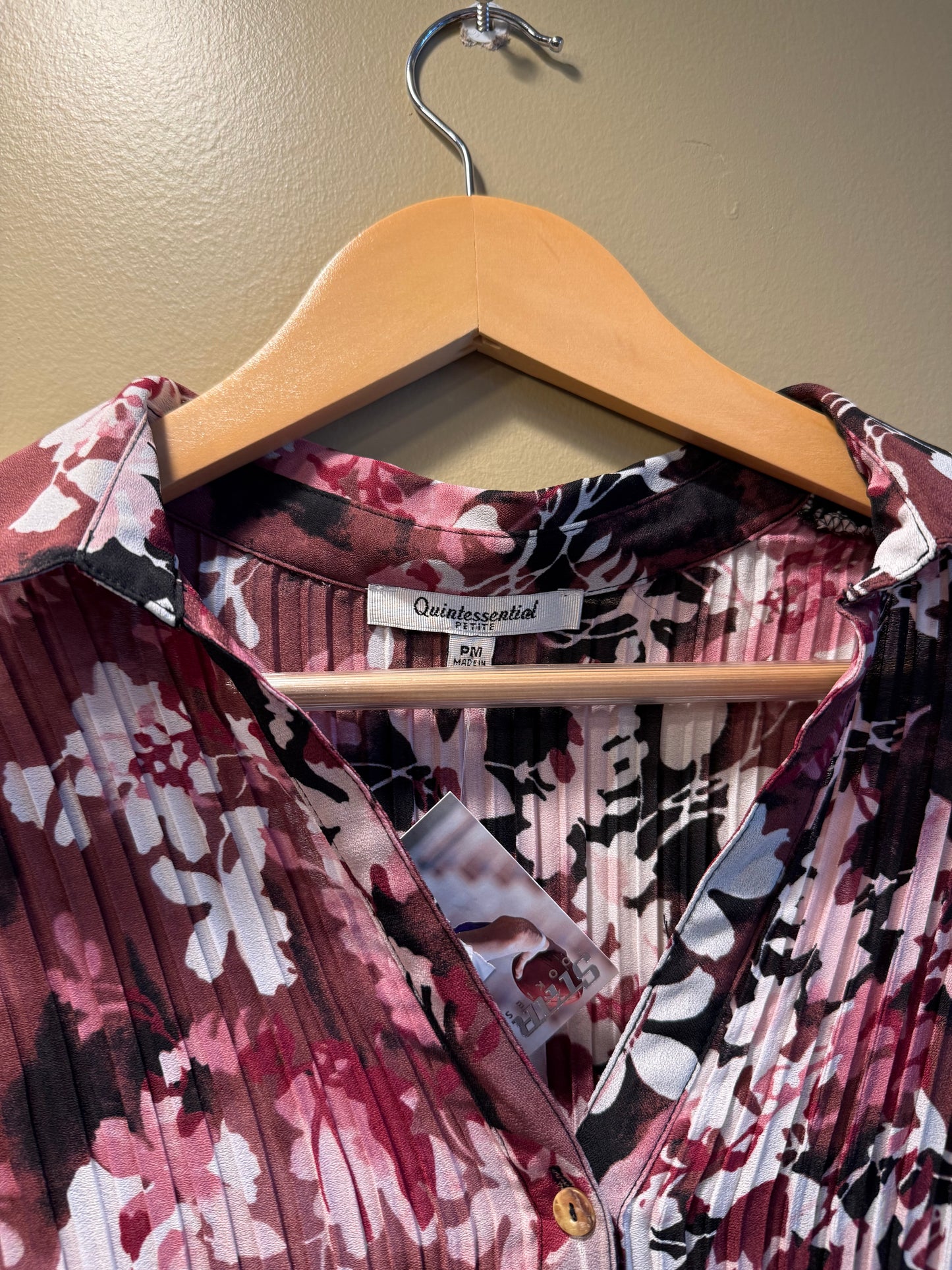 Vintage Quintessential Floral Button-Up Shirt- M