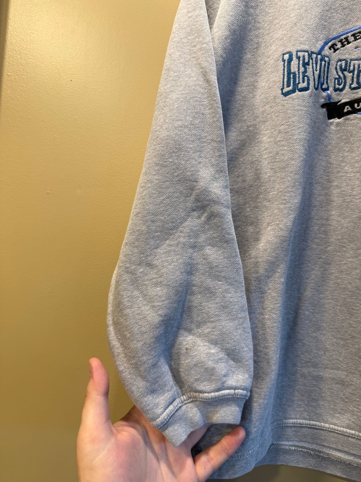 Vintage Levi’s Gray Crewneck Sweatshirt- M